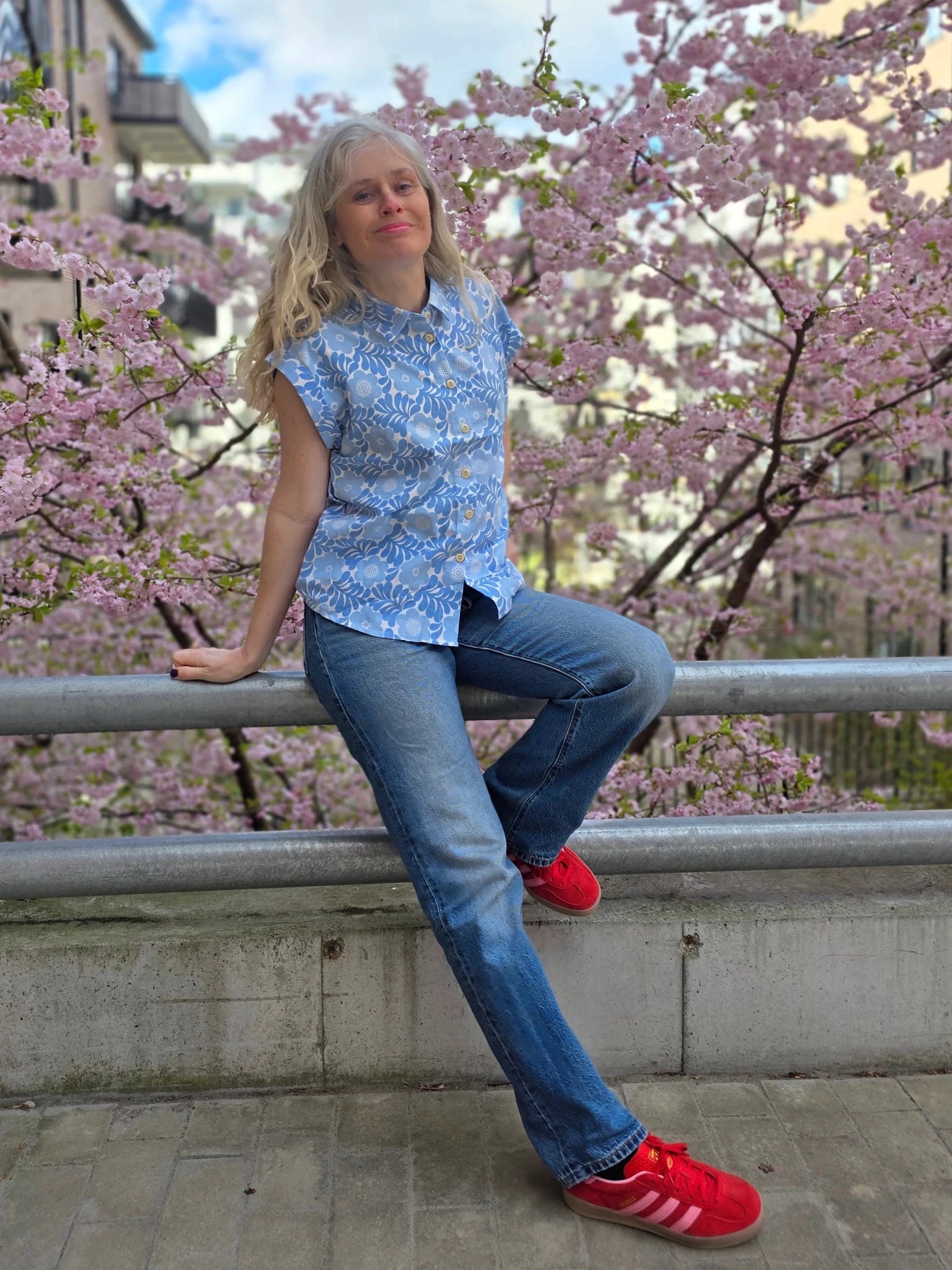 Blus Nätt Retro Blåblom | Rino Blus i S/M från Rino Design Sthlm