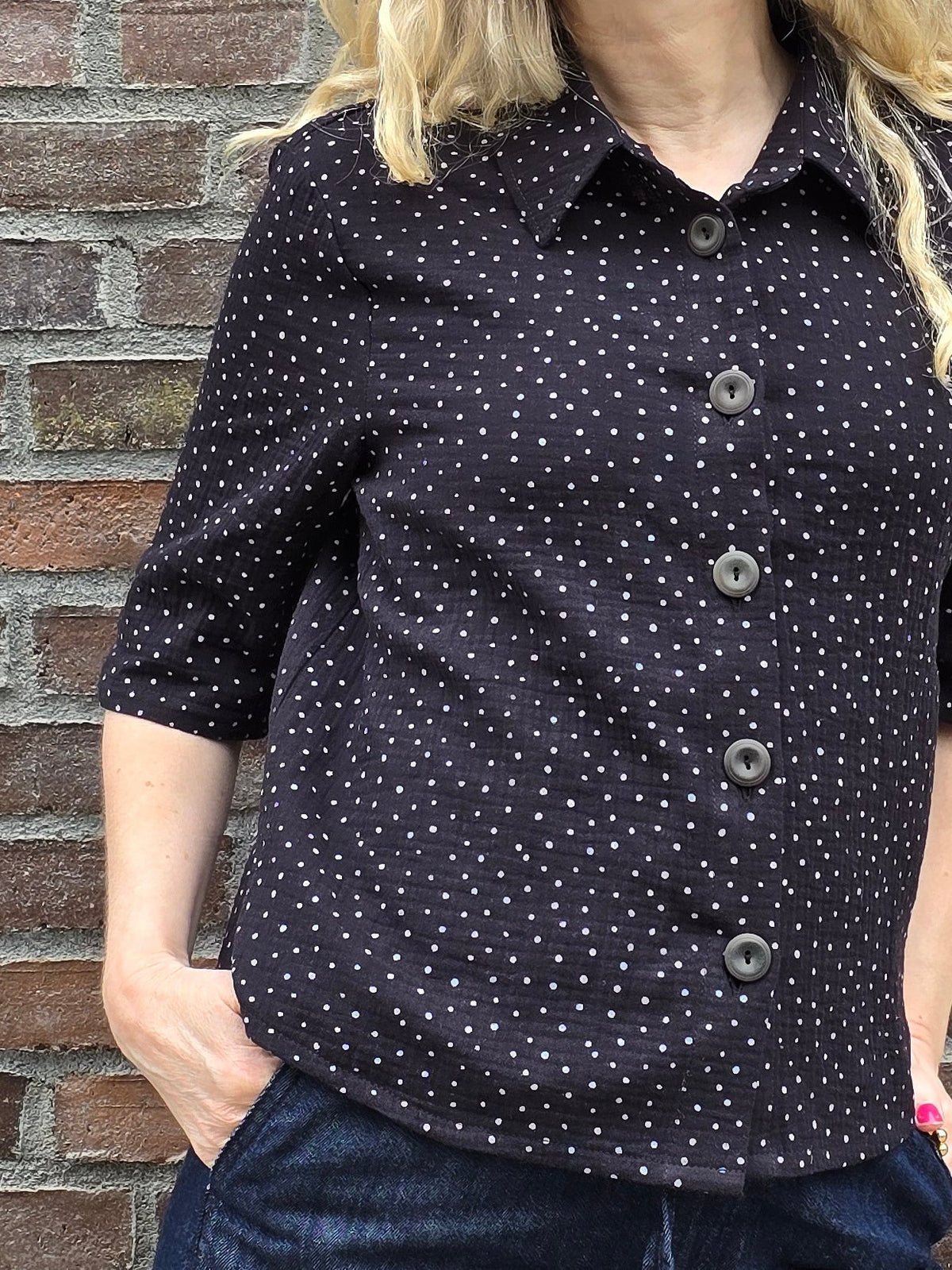 Blus Svart/Vita prickar Muslin | Rino Blus i S från Rino Design Sthlm
