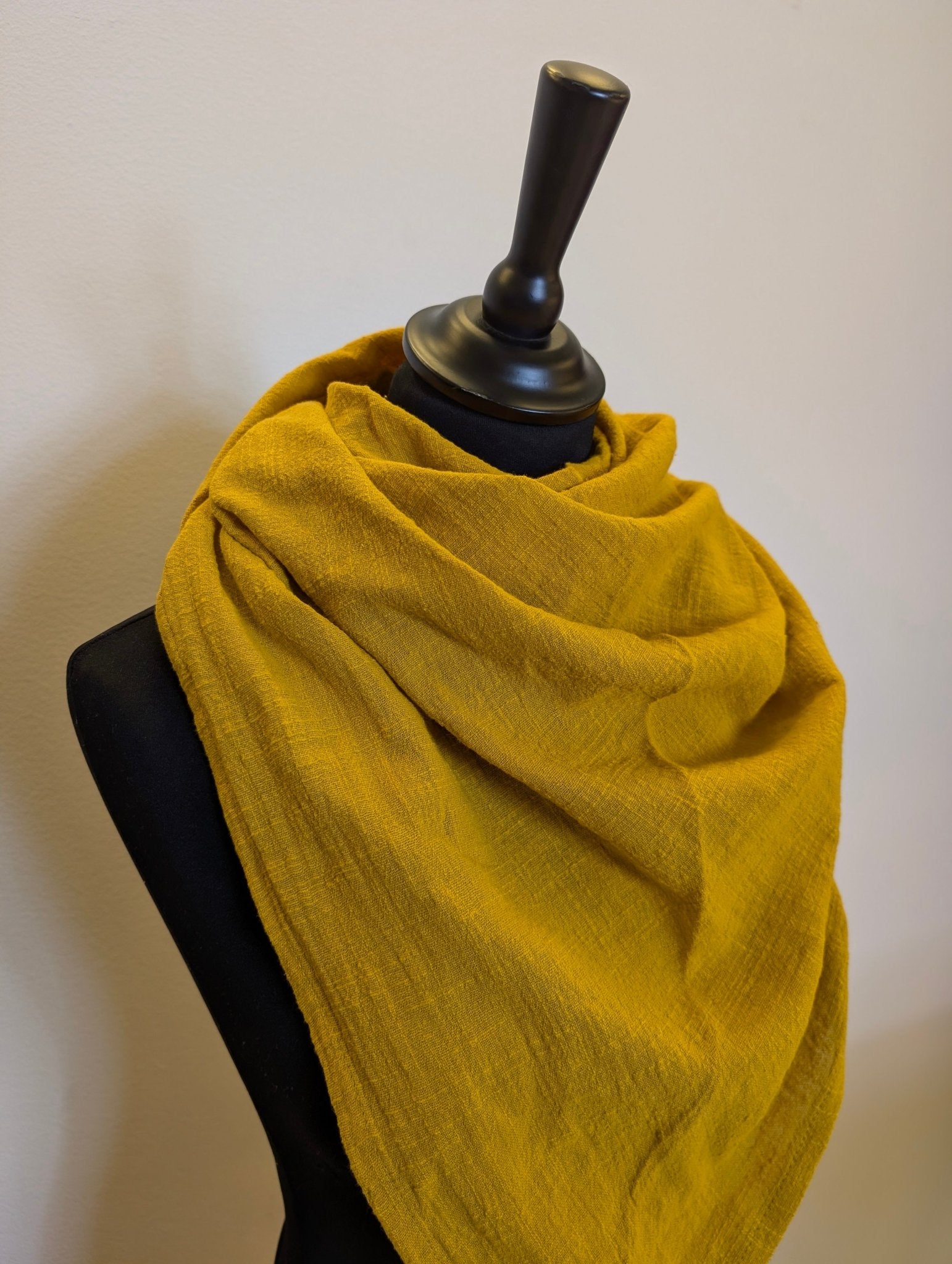 Bomullssjal Trekant Senapsgul | Rino Sjal i One size från Rino Design Sthlm