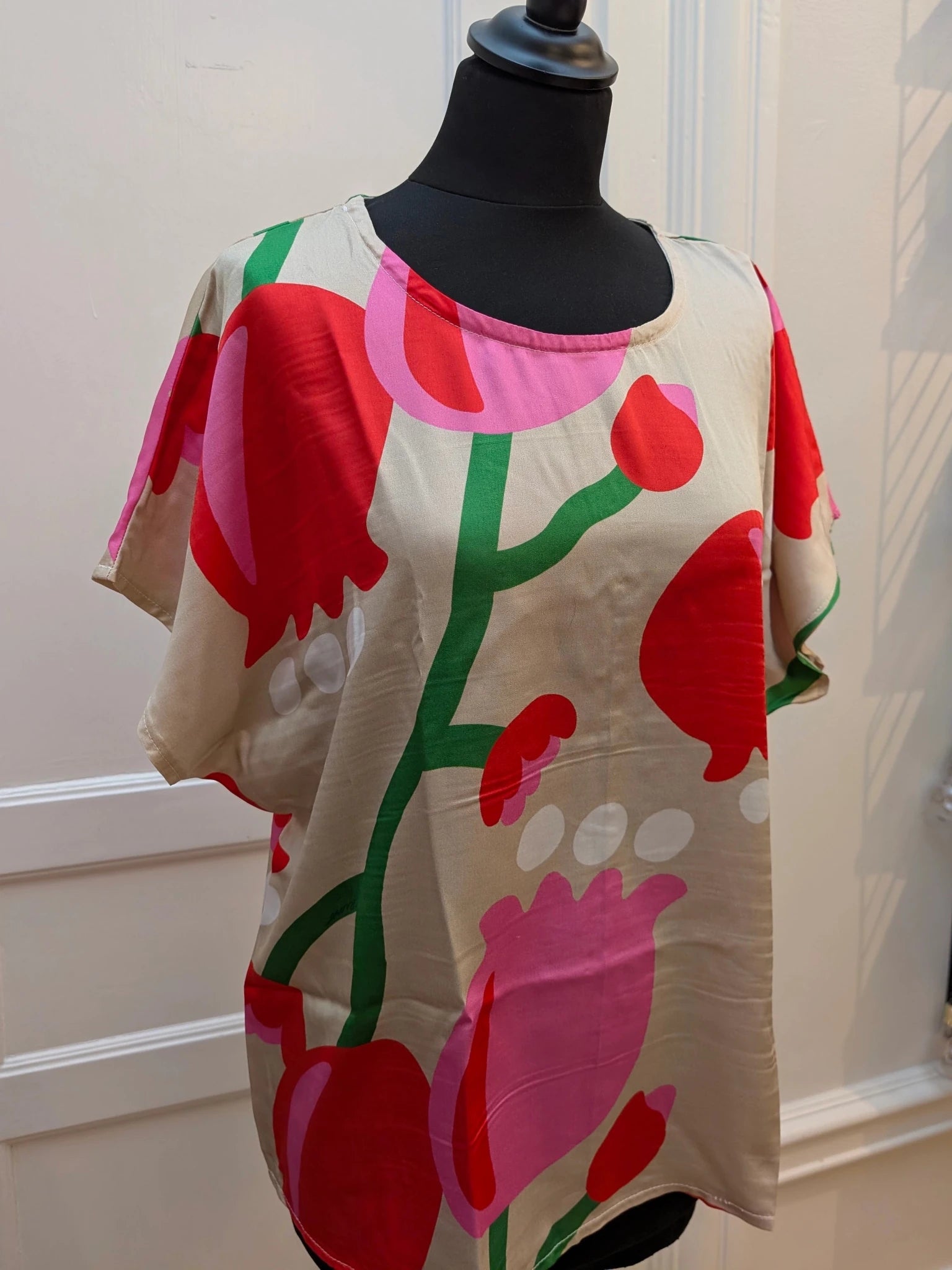 Box - blus dam Tulpan Röd | Rino Box - blus i S/M från Rino Design Sthlm