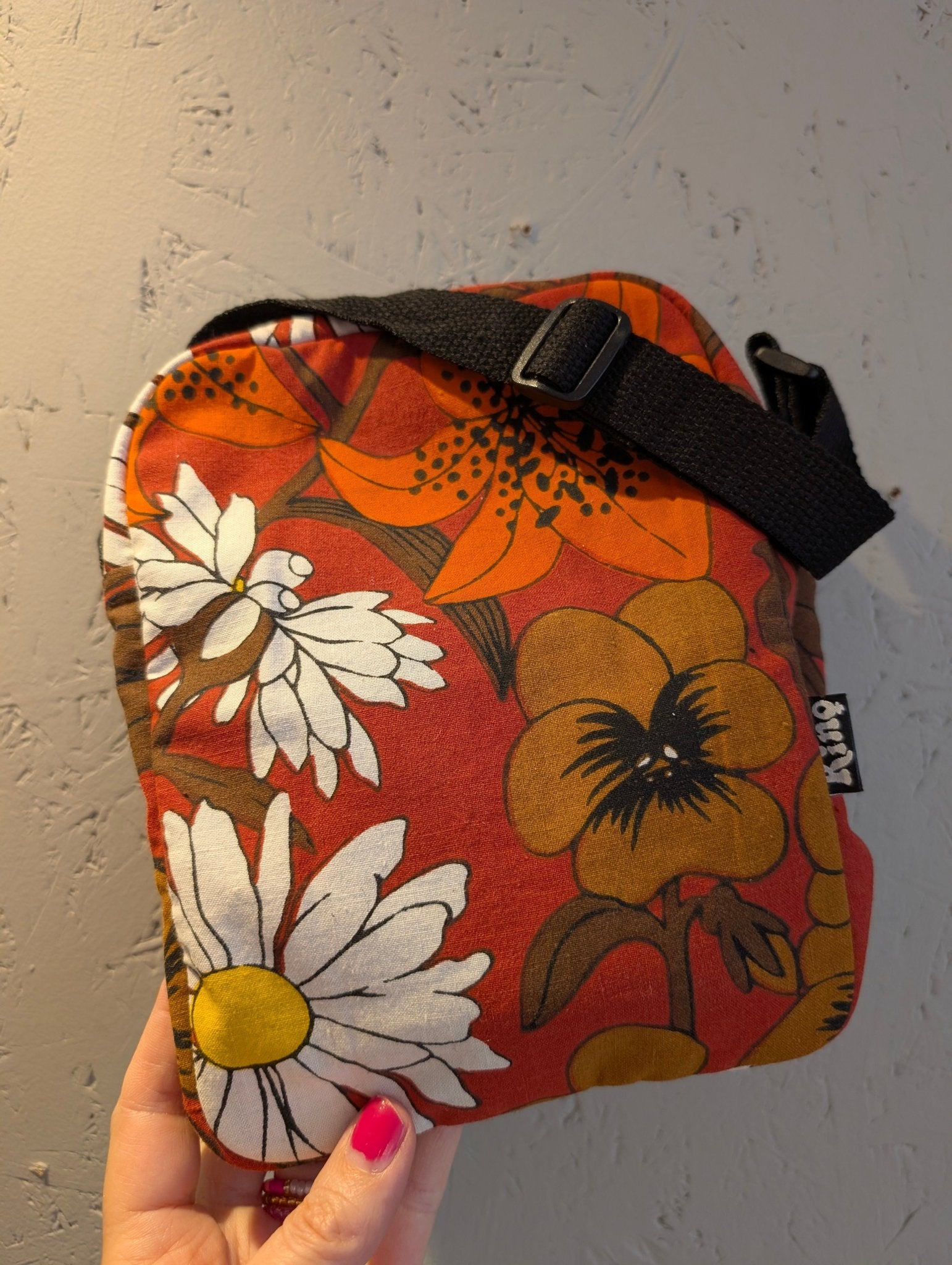 Cityväska Brun blomma retro Axelremsväska i retrotyg | Rino Axelremsväska i One size från Rino Design Sthlm