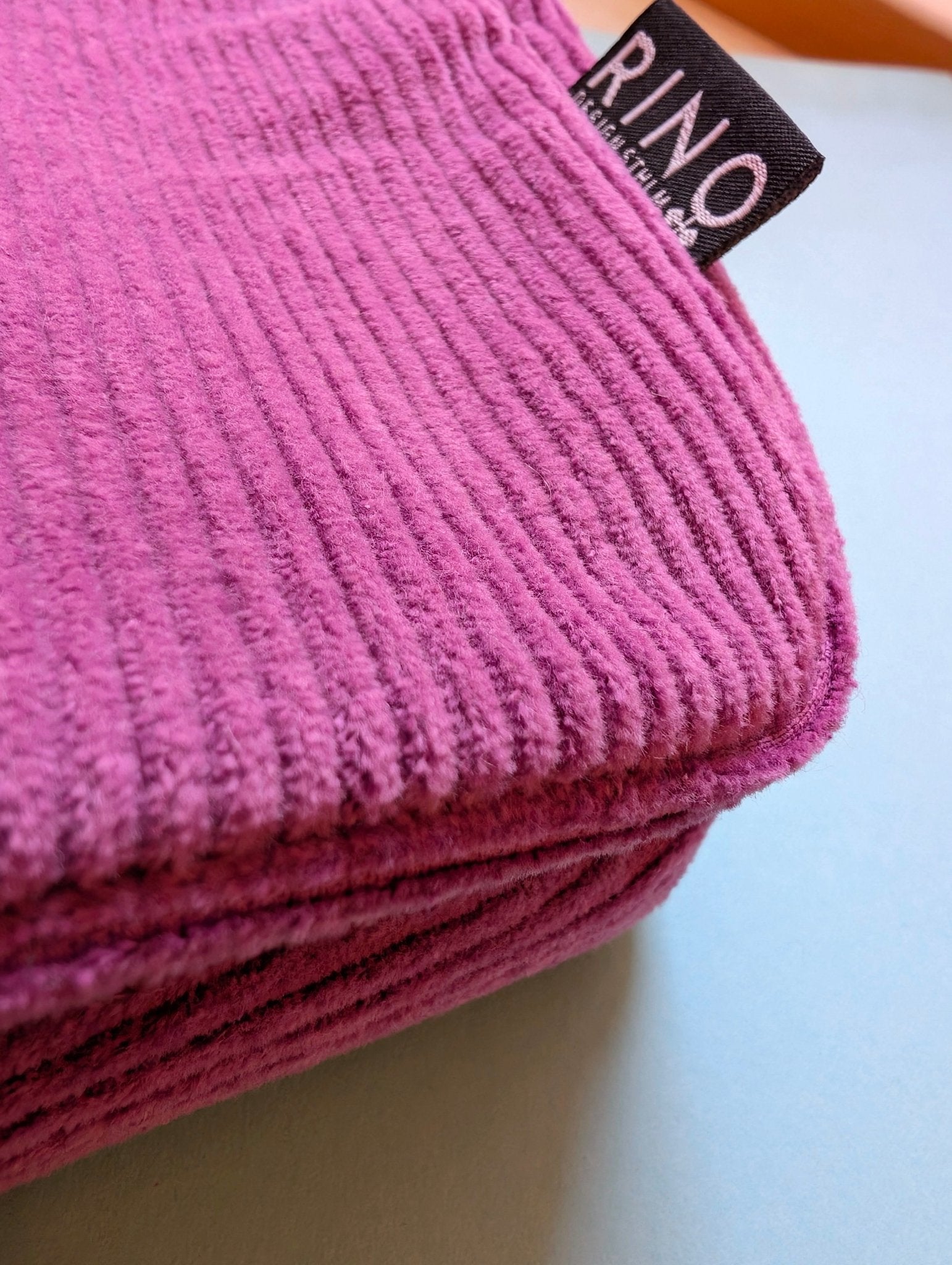 Cityväska Manchester Lila | Rino Axelremsväska i One size från Rino Design Sthlm