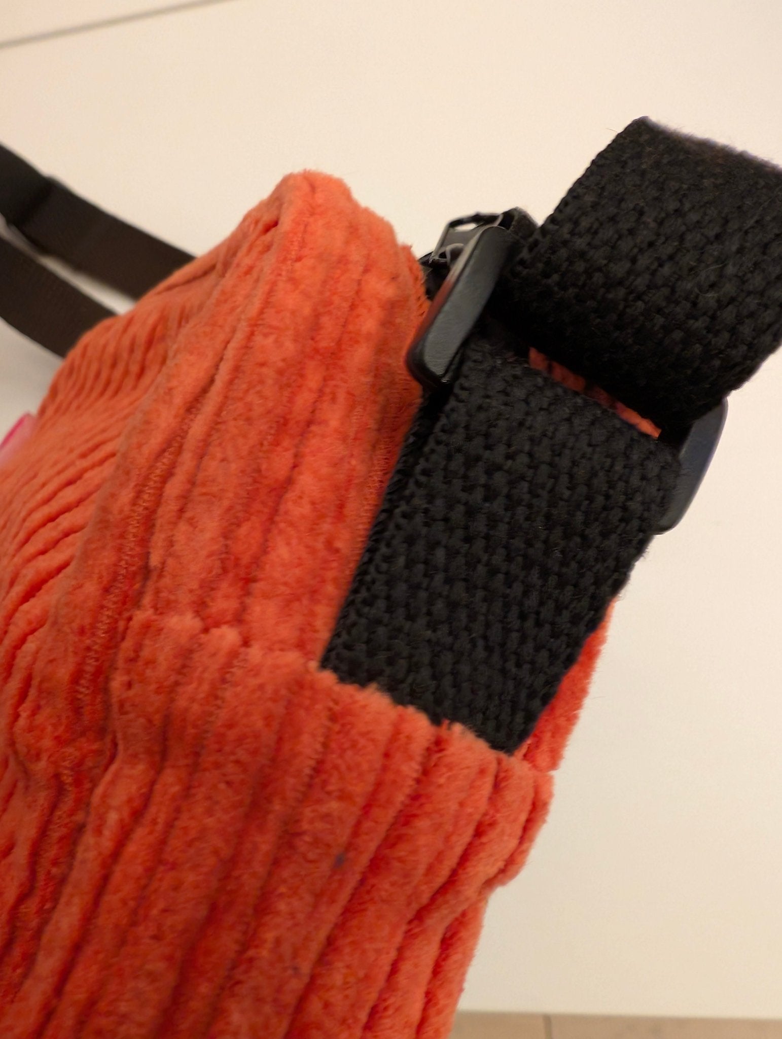 Cityväska Manchester Orange bredspårig | Rino Axelremsväska i One size från Rino Design Sthlm