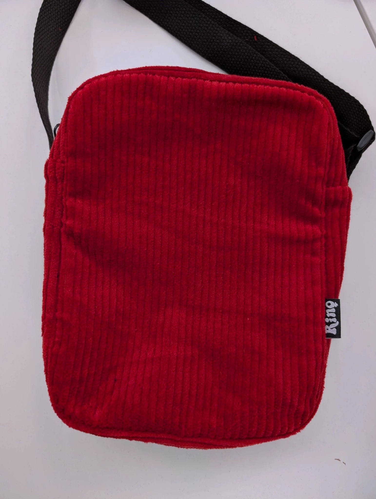 Cityväska Manchester Röd | Rino Axelremsväska i One size från Rino Design Sthlm