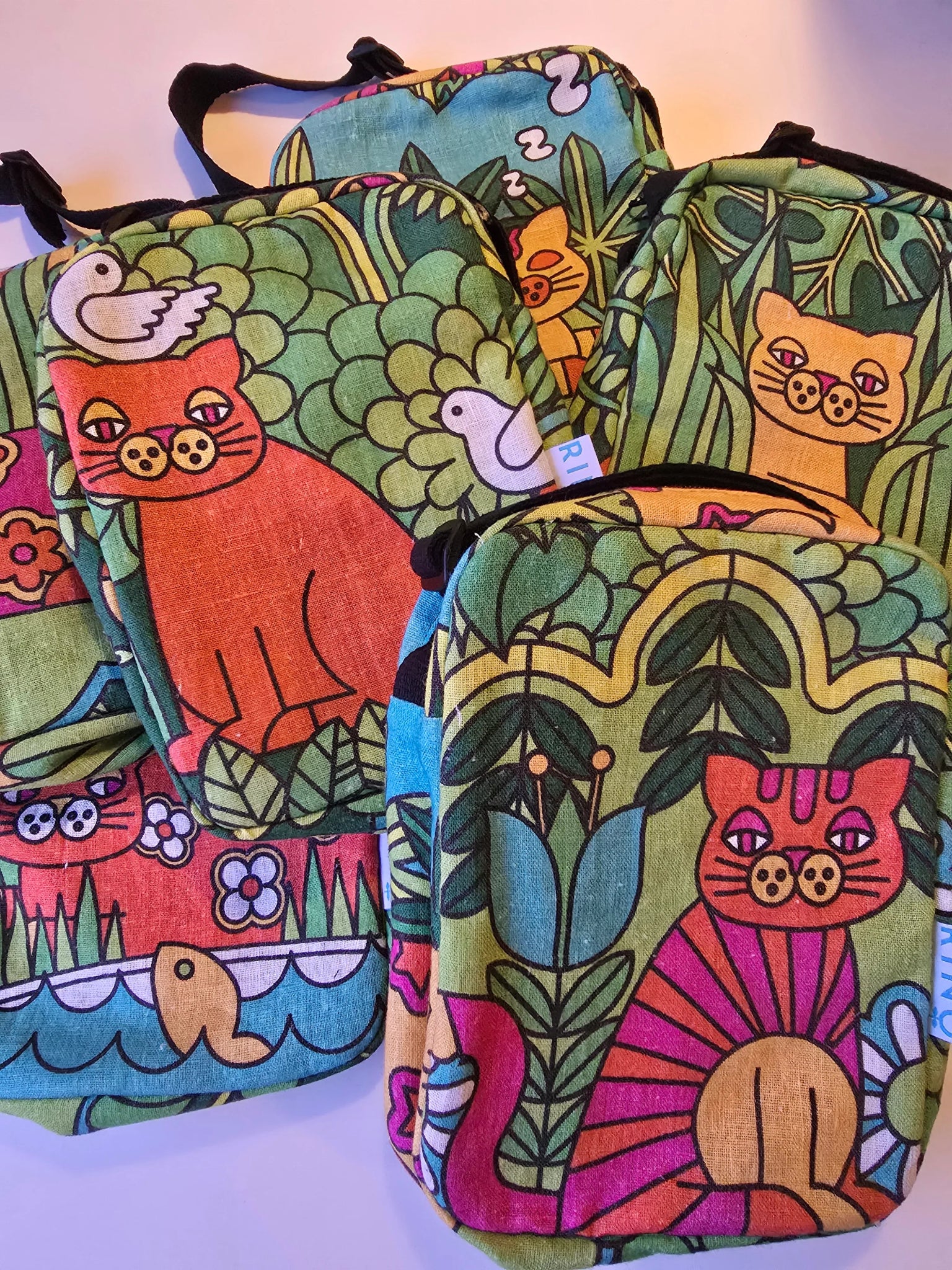 Cityväska Katt Grön | Rino Axelremsväska i One size från Rino Design Sthlm