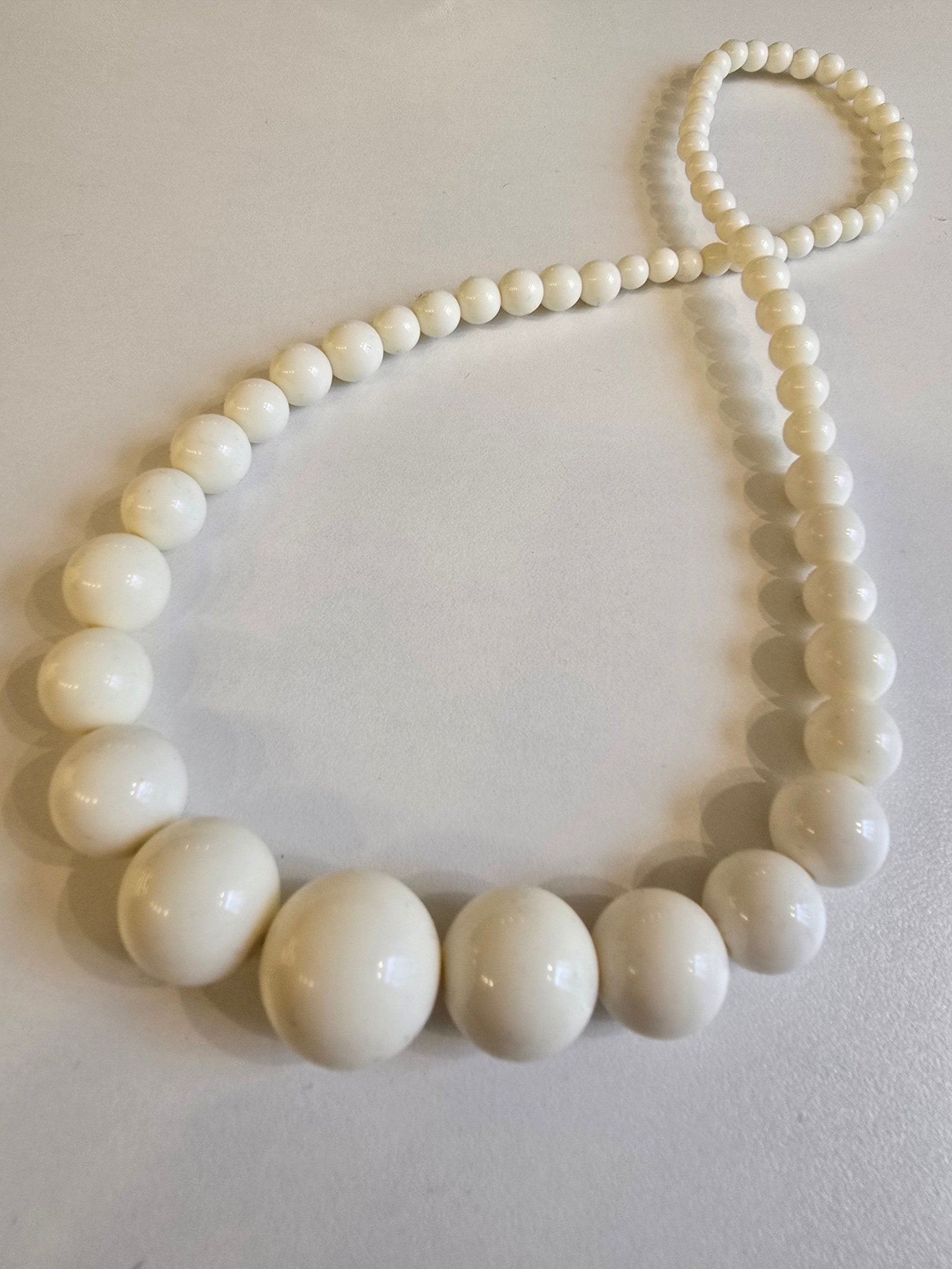 Halsband i olika färger | Rino Halsband i Vitt från Rino Design Sthlm