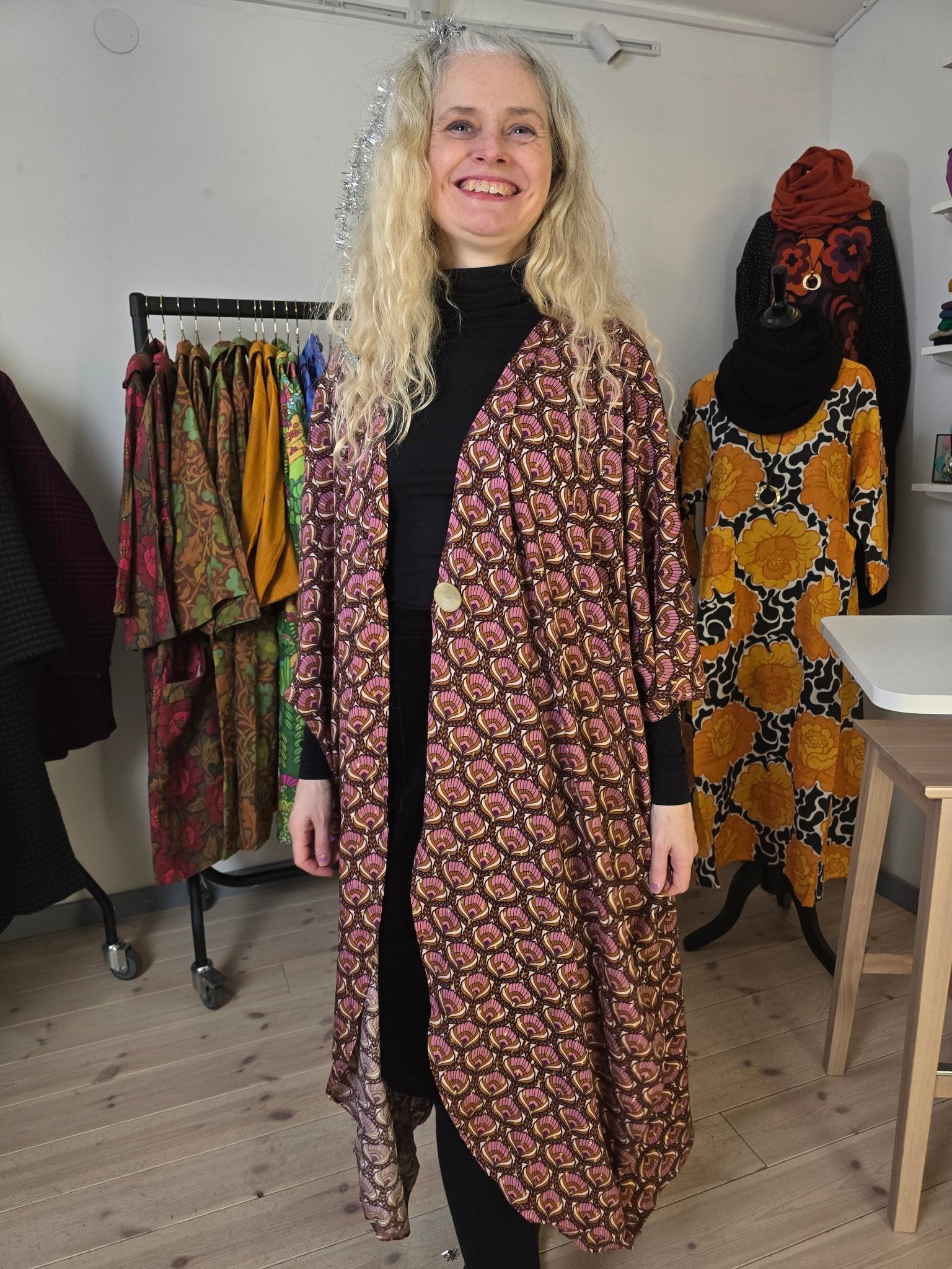 Kaftan Wonder Woman Kastanjguld | Rino Kaftanklänning i One size från Rino Design Sthlm