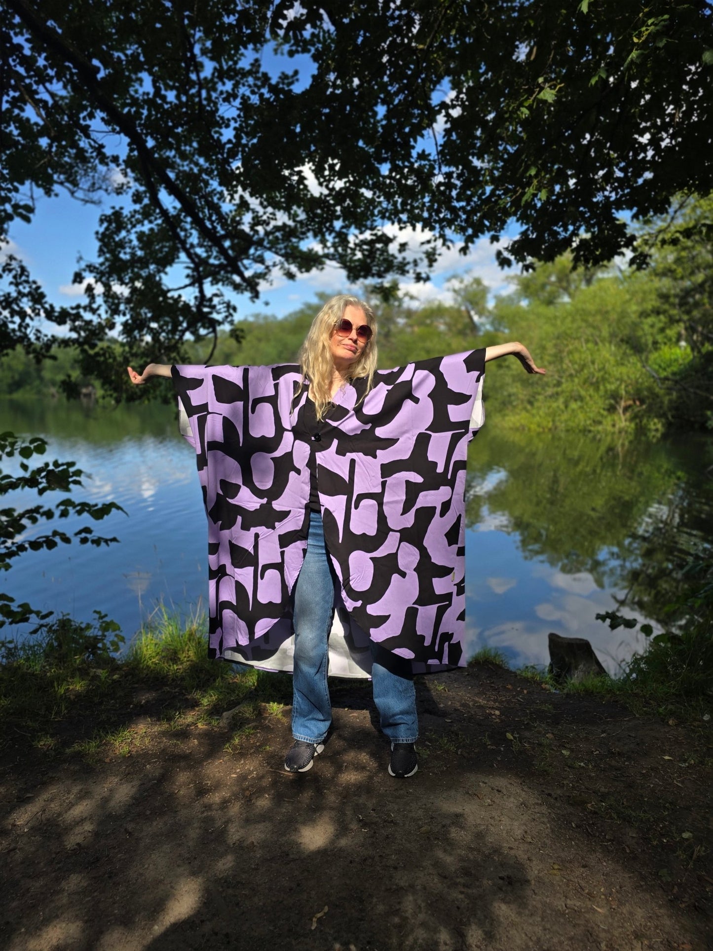 Kaftan Wonder Woman Lila grafisk - Rino Design Sthlm