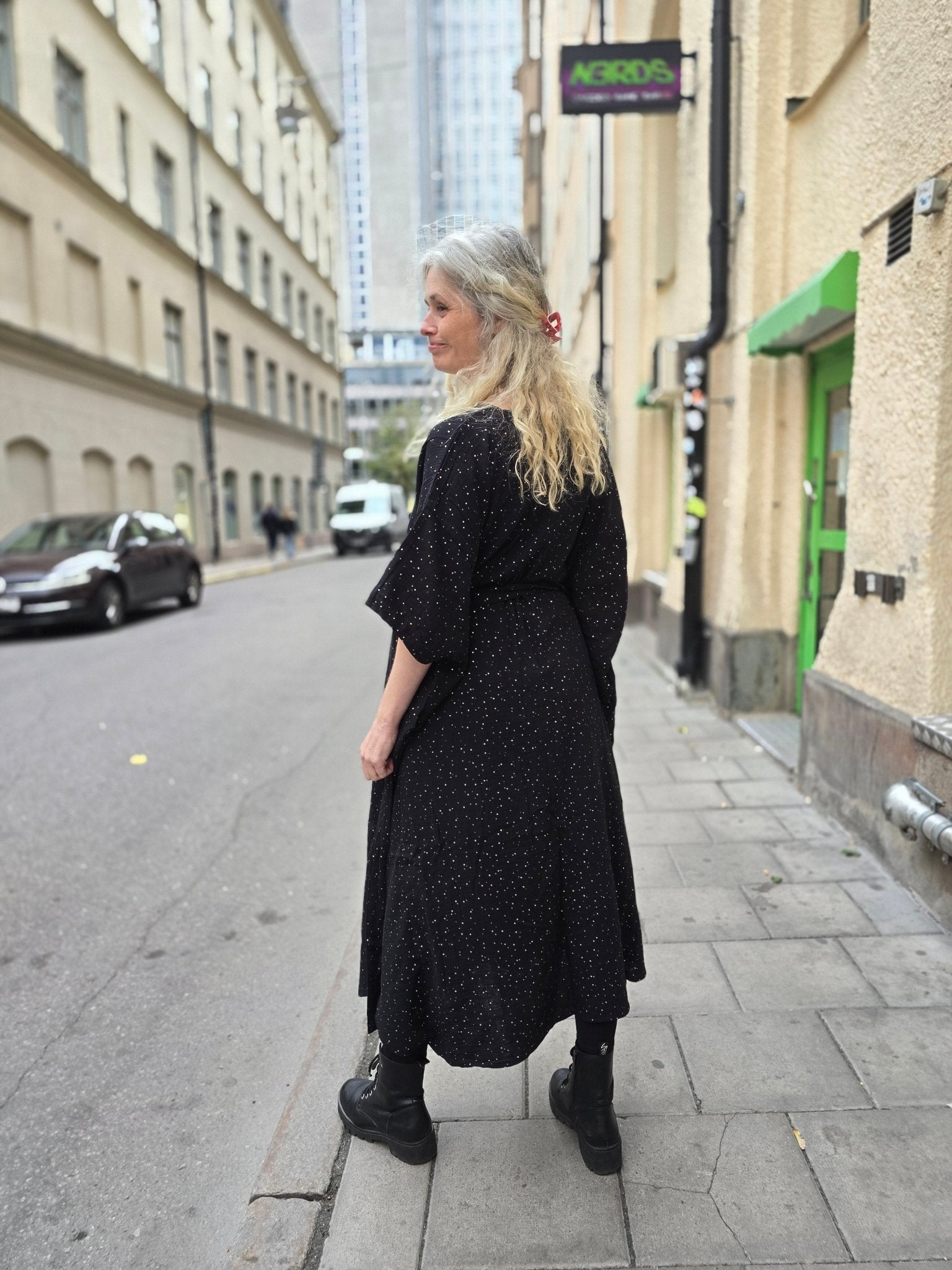 Kaftanklänning Multi Svart/guld med knappar | Rino Klänning i One size från Rino Design Sthlm