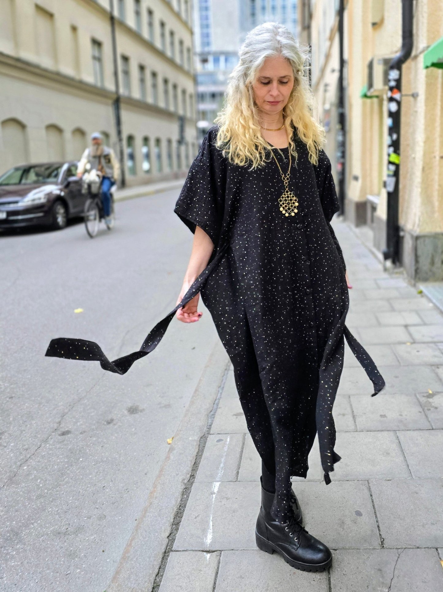 Kaftanklänning Multi Svart/guld med knappar - Rino Design Sthlm