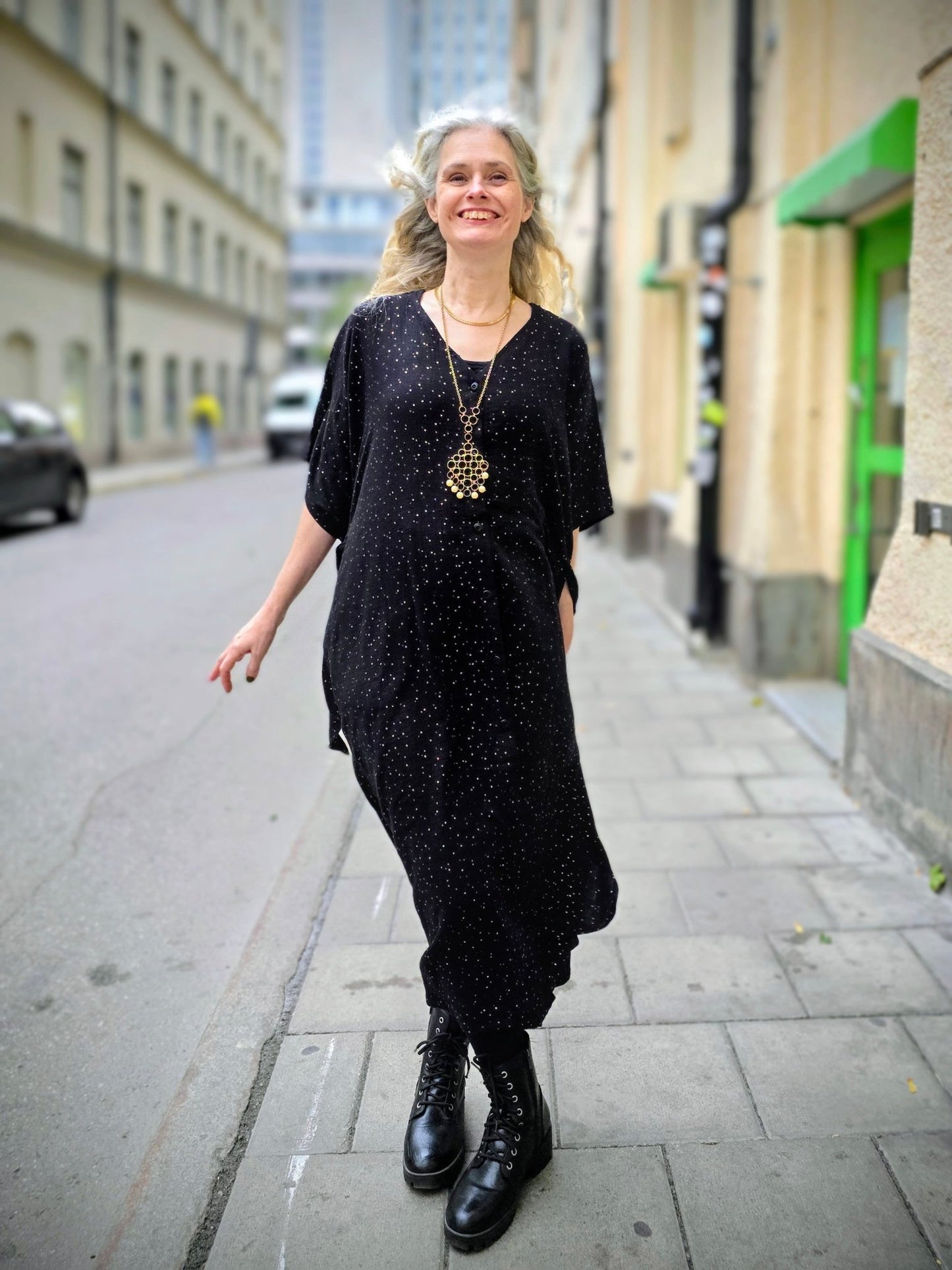 Kaftanklänning Multi Svart/guld med knappar - Rino Design Sthlm