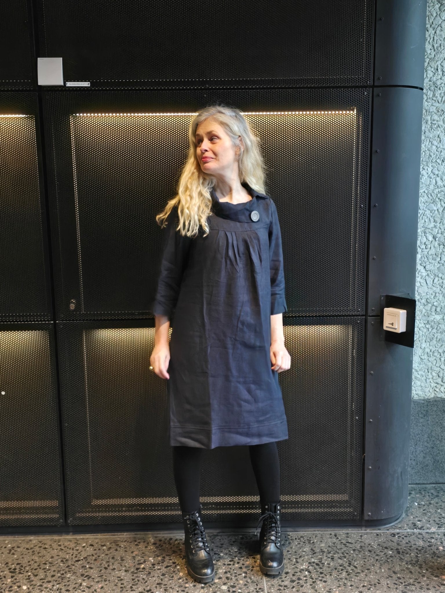 Klänning Prästkrage Mörkblå | Rino Klänning i S från Rino Design Sthlm