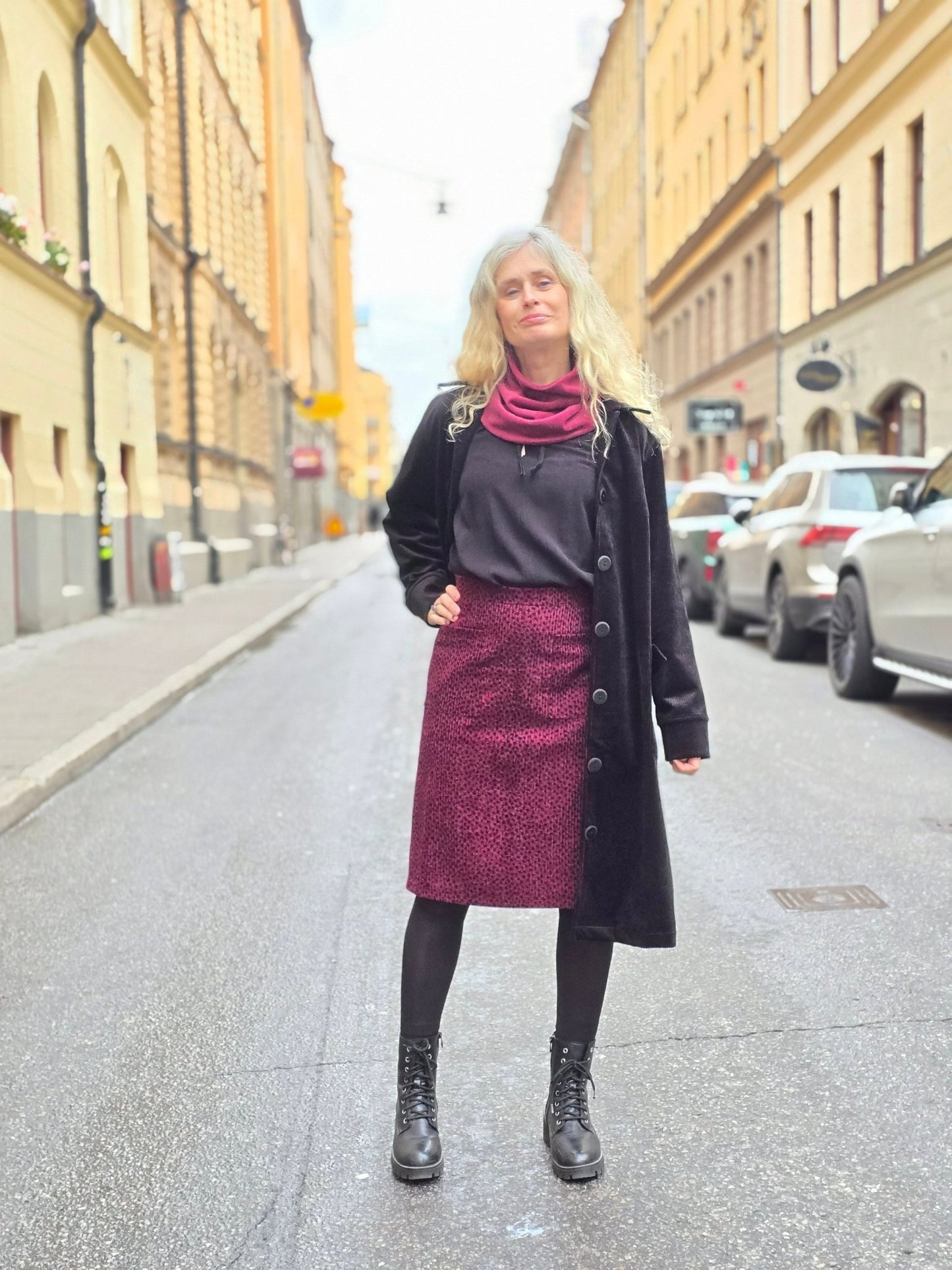 Manchesterkjol vinröd prickig - Rino Design Sthlm