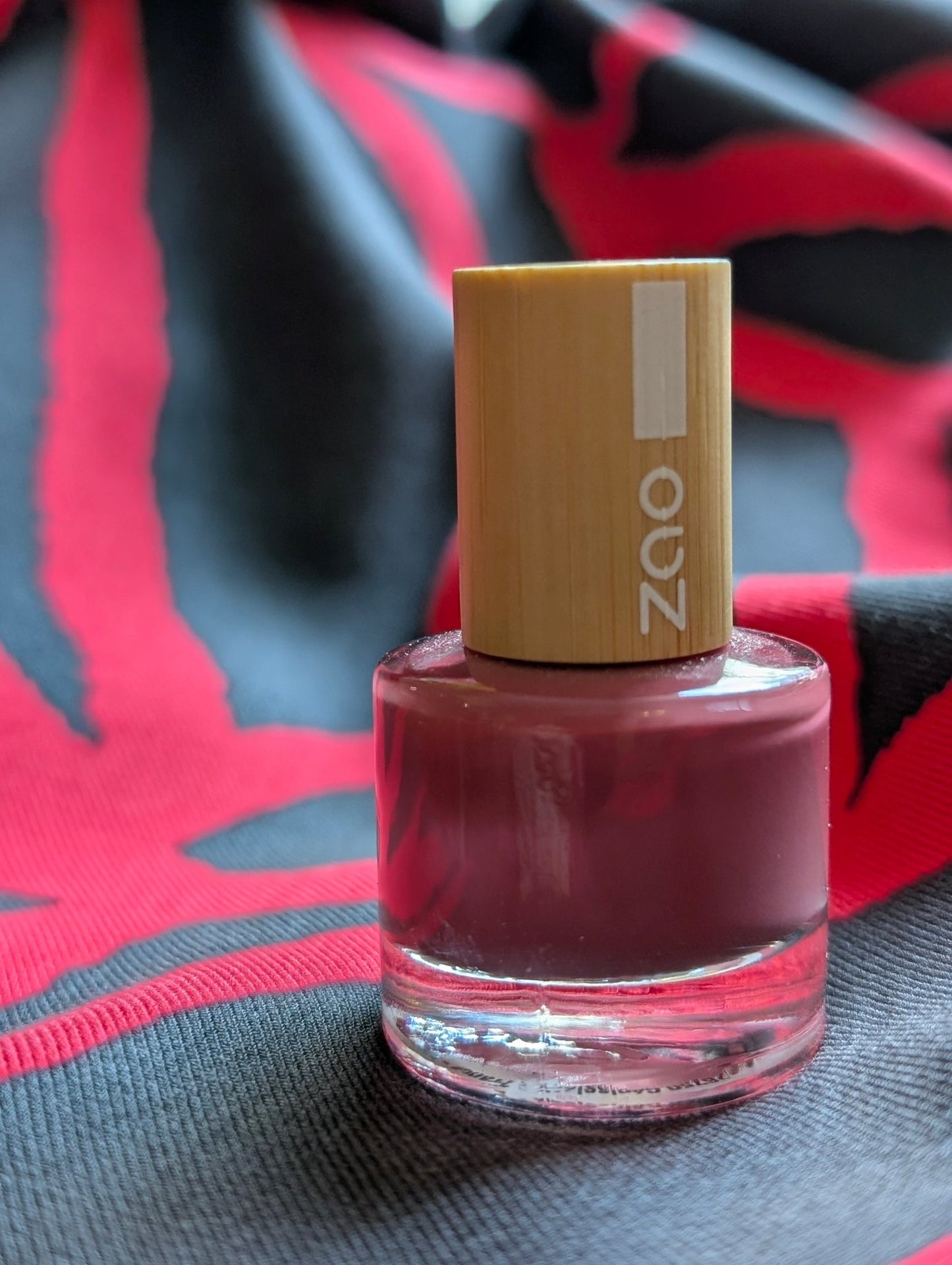 Mörkrött nagellack - miljövänligt - Rino Design Sthlm