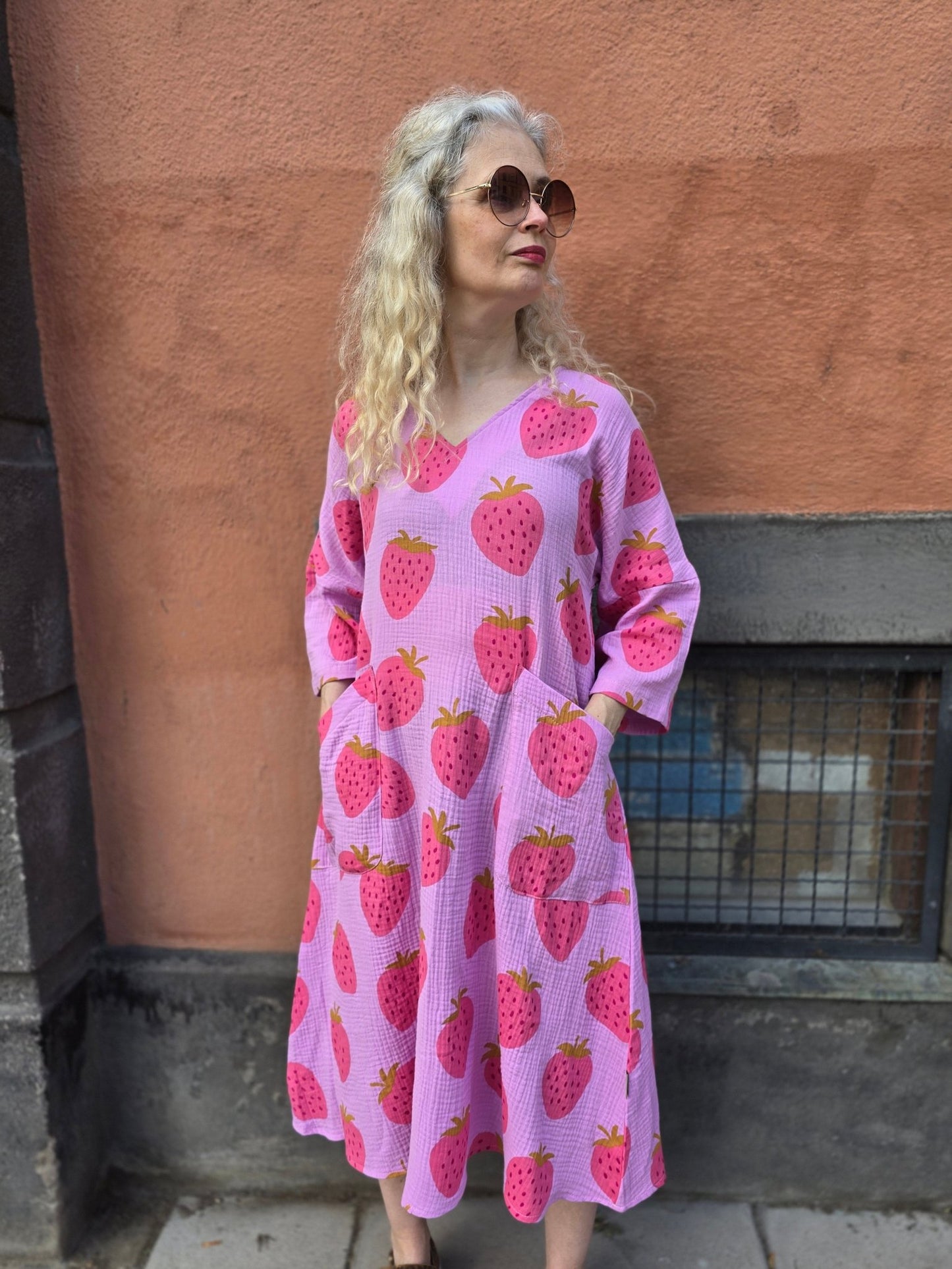 Muslinklänning Vera Jordgubbe - Rino Design Sthlm