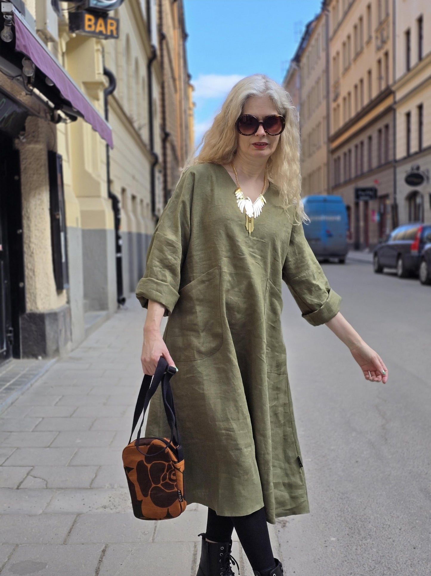 Olivgrön Linneklänning - Rino Design Sthlm