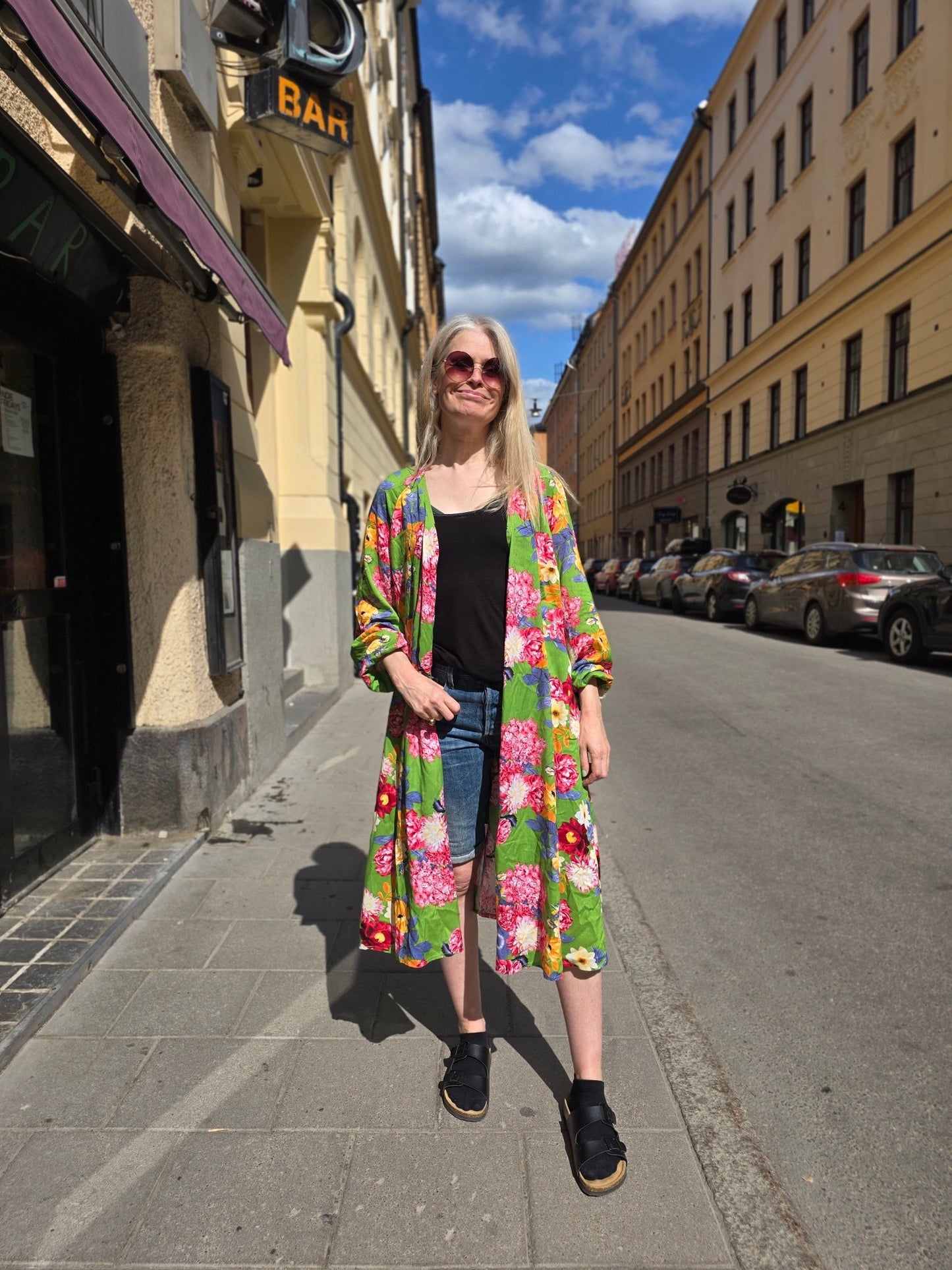 Omlottklänning Grön blommig sval viskos - Rino Design Sthlm