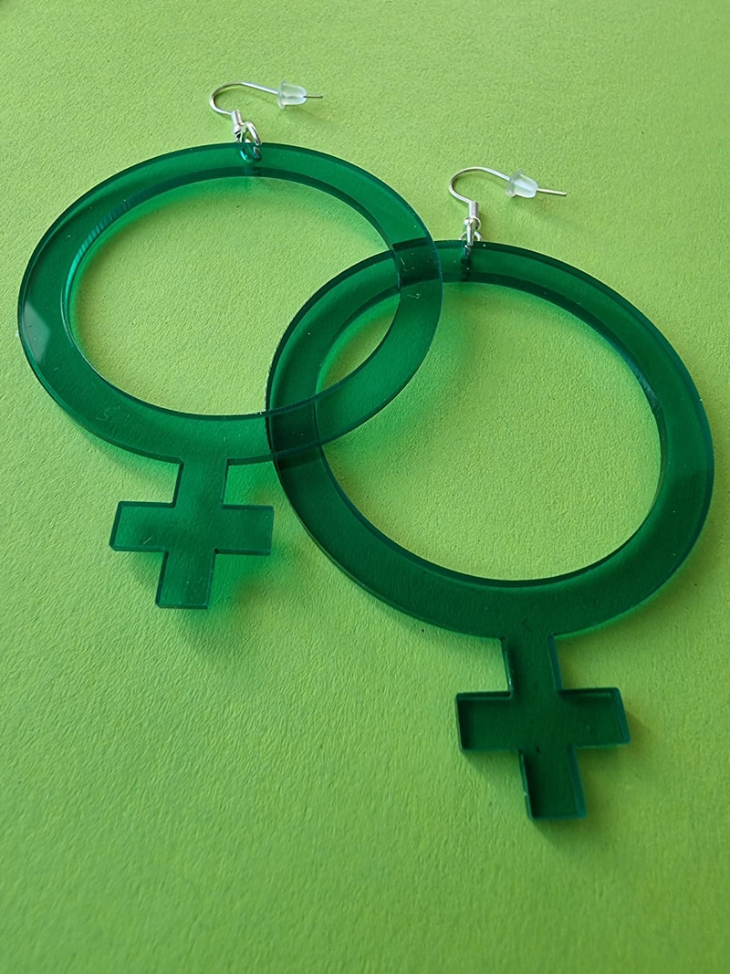 Örhängen Feminist Grön | Rino Örhängen i Liten 4 cm från Rino Design Sthlm