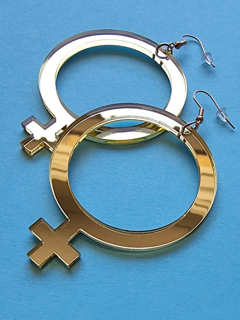 Örhängen Feminist Guld | Rino Örhängen i Mindre 4 cm från Rino Design Sthlm