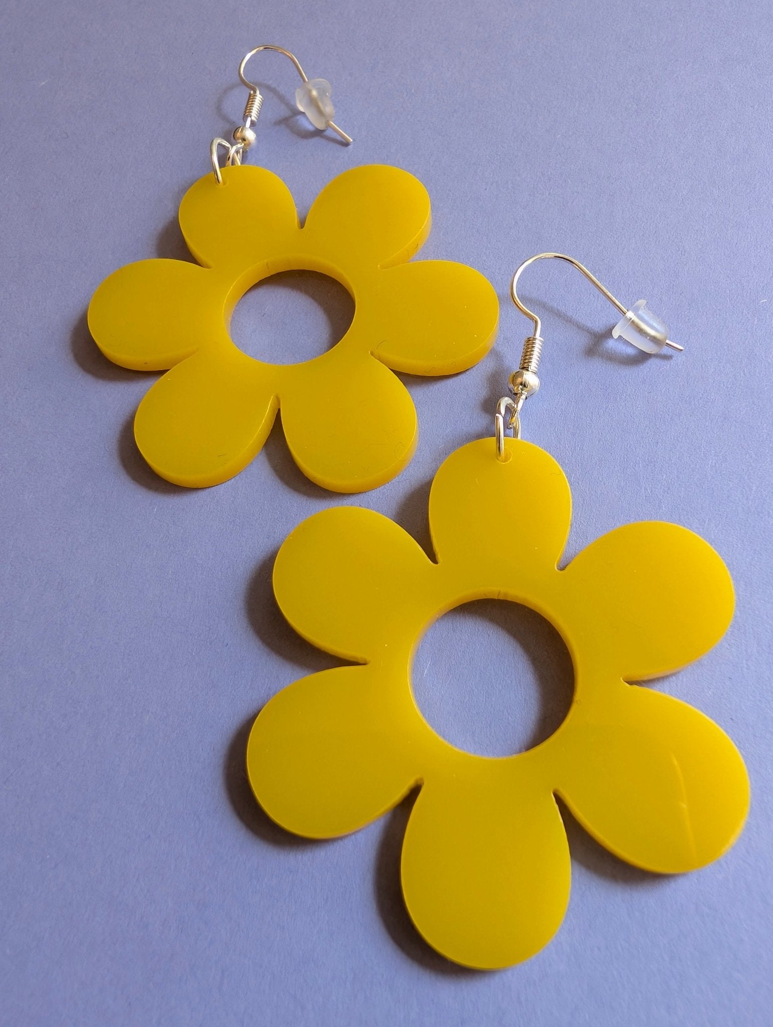 Örhängen Flower Power Gul | Rino Örhängen i One size från Rino Design Sthlm