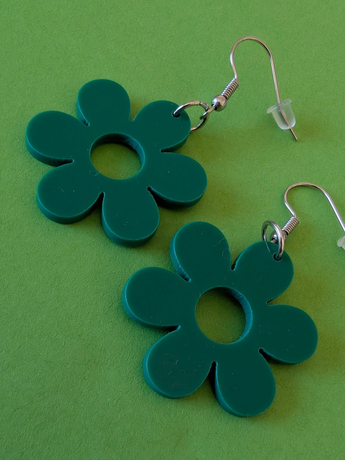 Örhängen Flower Power Mörkgrön | Rino Örhängen i Mindre 34 mm från Rino Design Sthlm