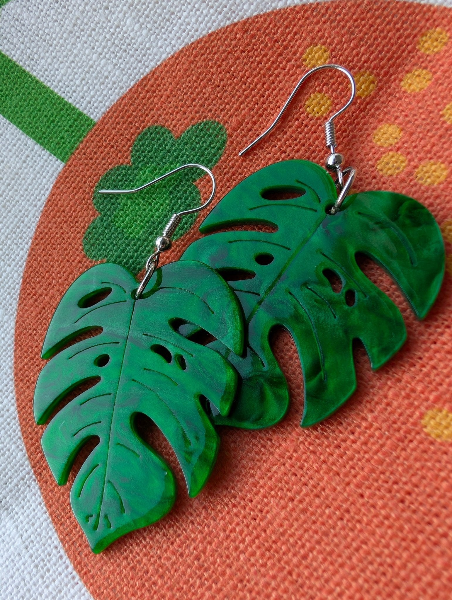 Örhängen Monstera stor | Rino Örhängen i one size från Rino Design Sthlm