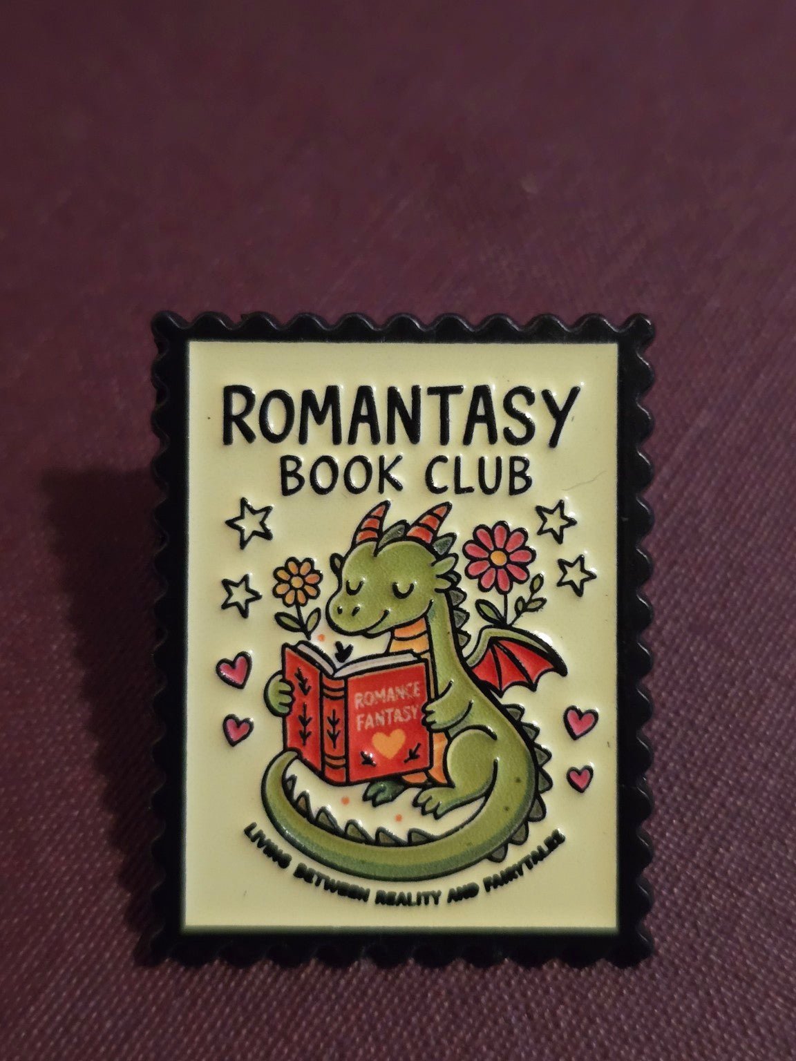 Pin Romantasy Book Club Pins i One size från Rino Design Sthlm