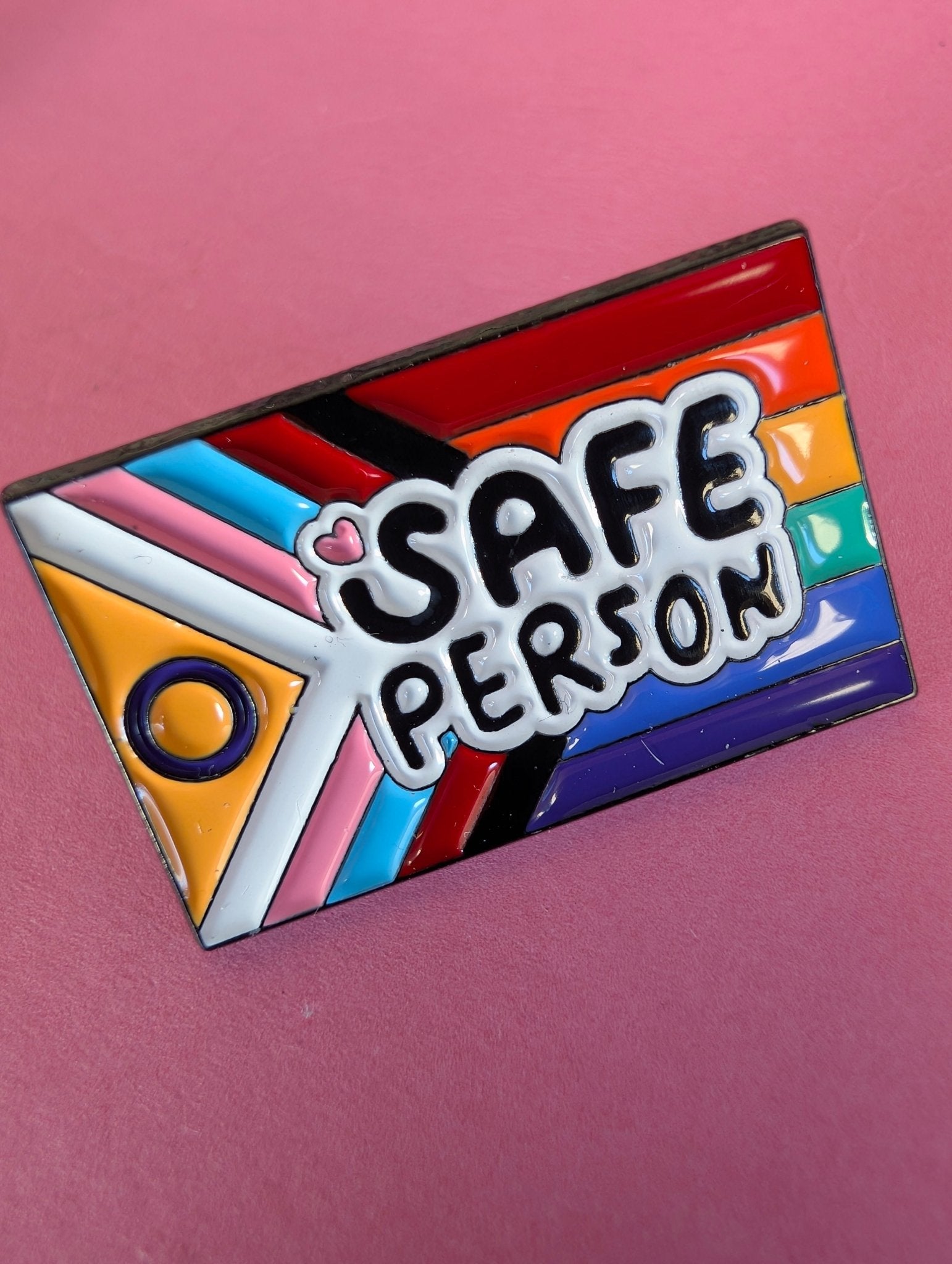 Pin Safe person Pins i One size från Rino Design Sthlm