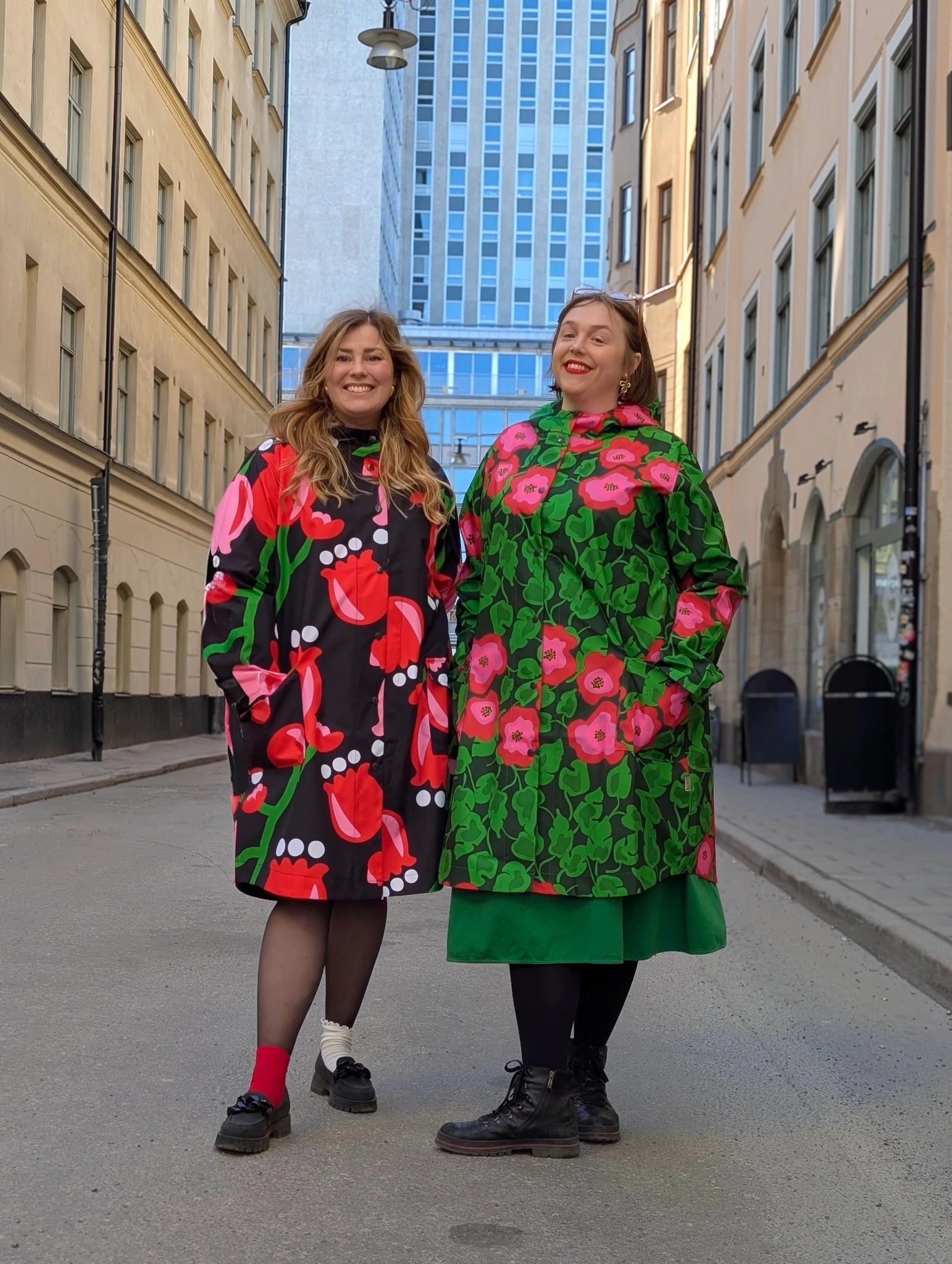 Regnkappa Mönstrad Törnrosa | Rino Regnkappa i S/M från Rino Design Sthlm