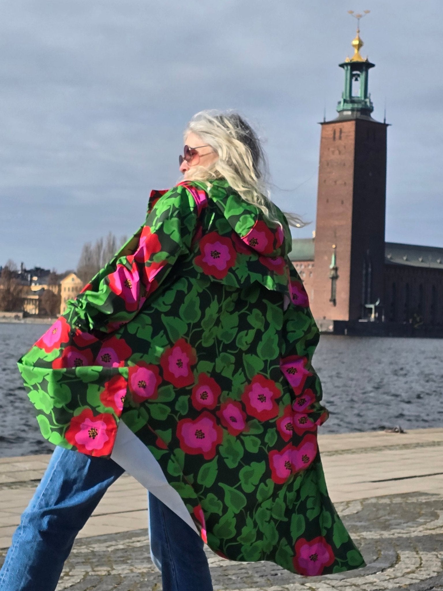Regnkappa Mönstrad Törnrosa | Rino Regnkappa i S/M från Rino Design Sthlm