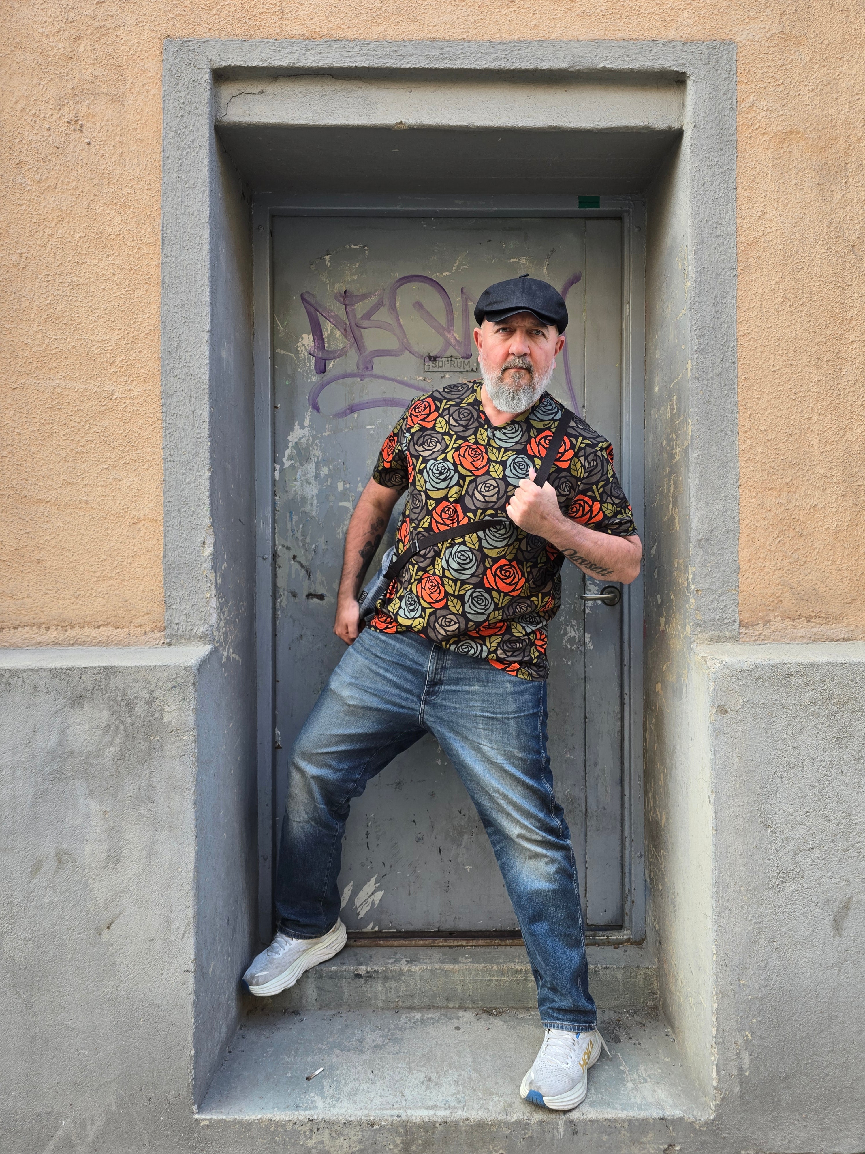 T-shirt V-ringad Stålros | Rino Man