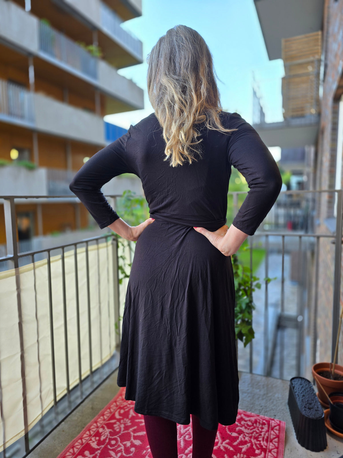 Omlottklänning Kram Bambu Svart | Rino