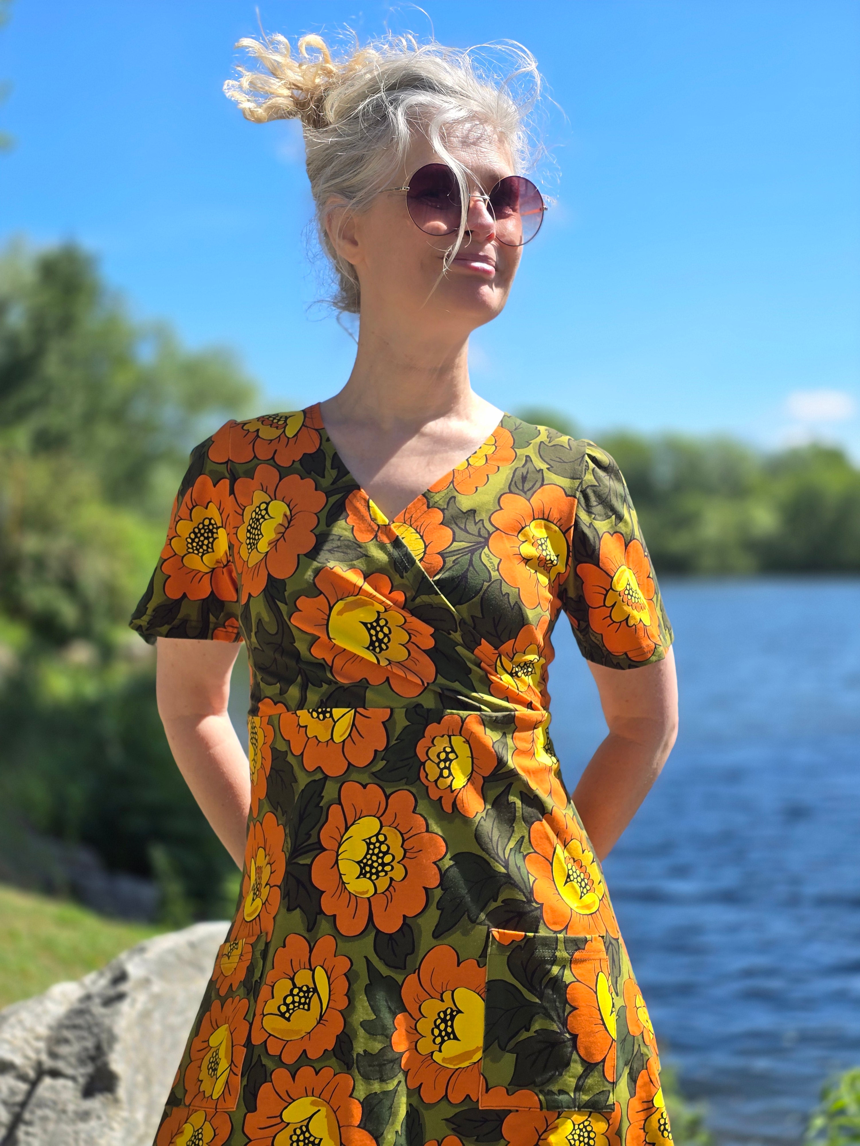 Trikåklänning Rosenvik Gul midi | Rino