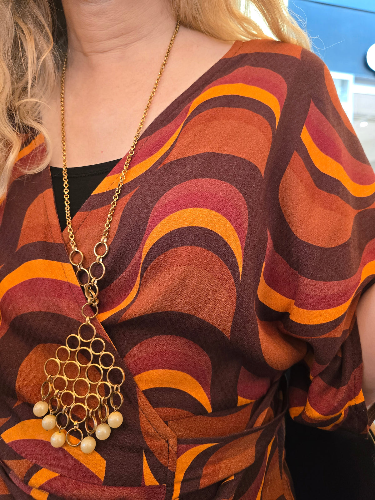 Omlottklänning Knytis grafisk retro | Rino