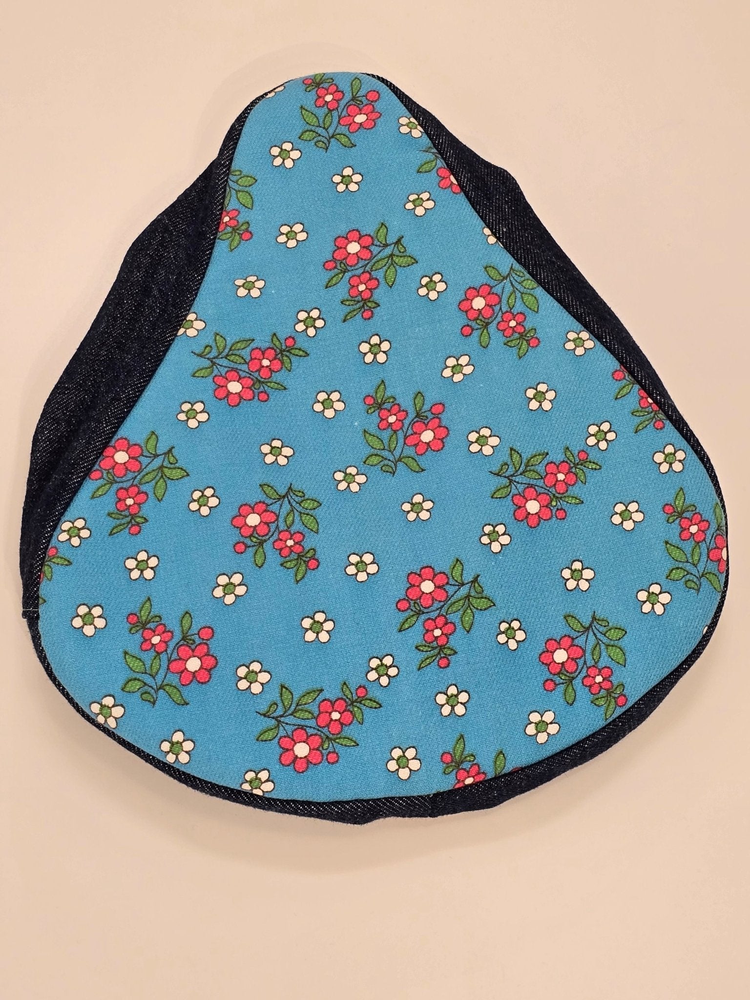 Sadelskydd Retrotyg Ljusblå Småblommig | Rino Sadelskydd i One size från Rino Design Sthlm