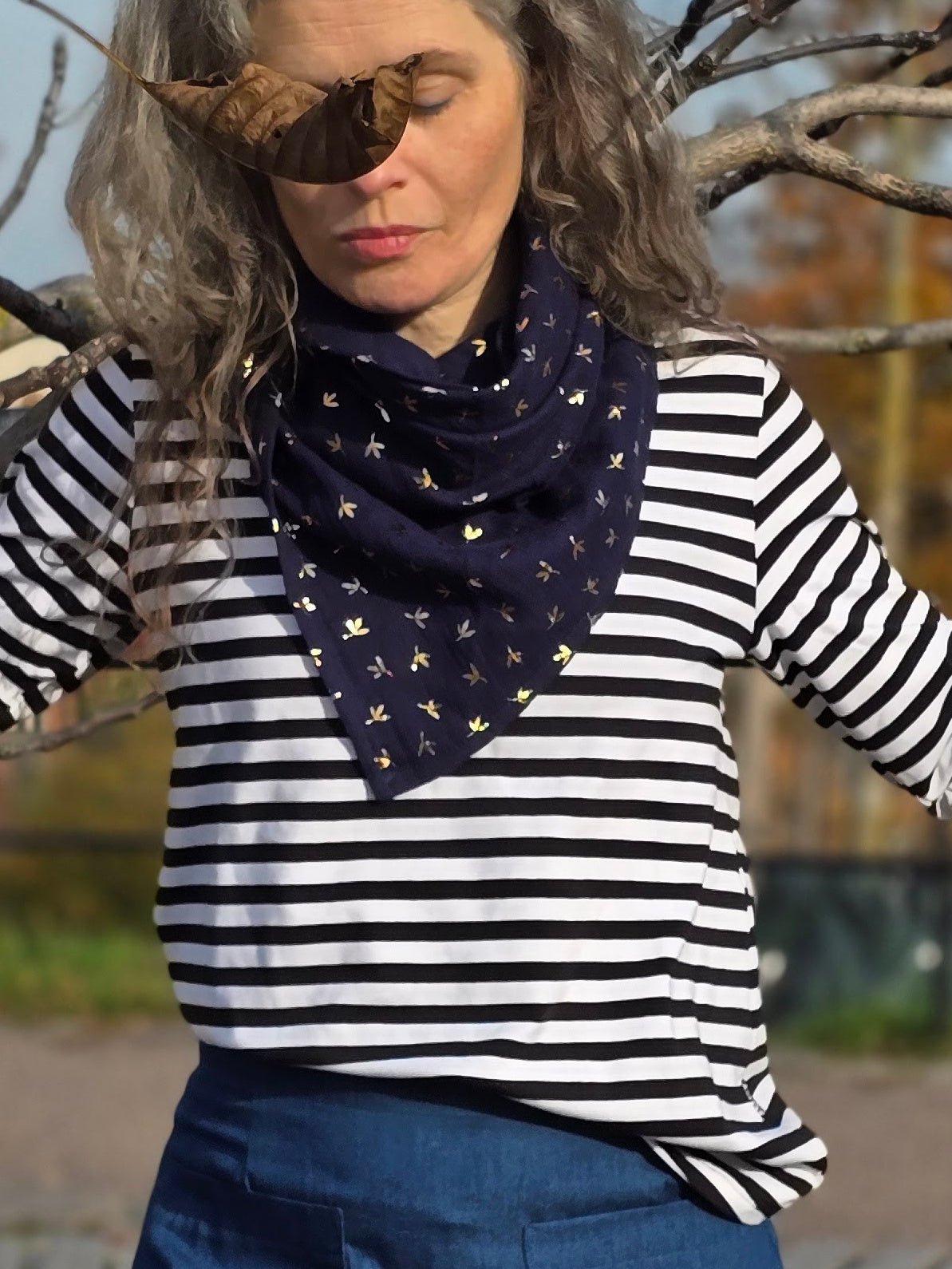Sjal trekant mindre Blå/guld - Rino Design AB