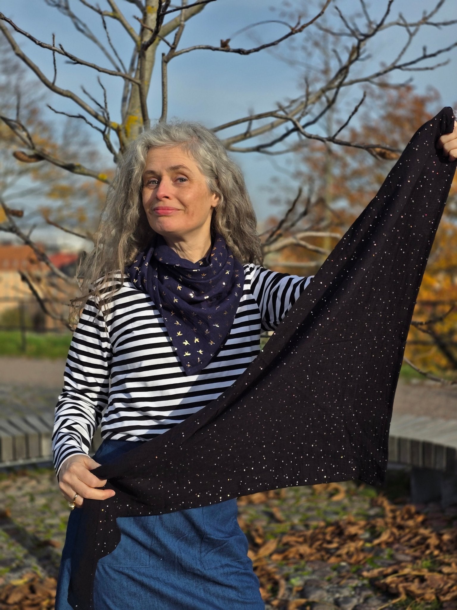 Sjal trekant mindre Blå/guld - Rino Design AB