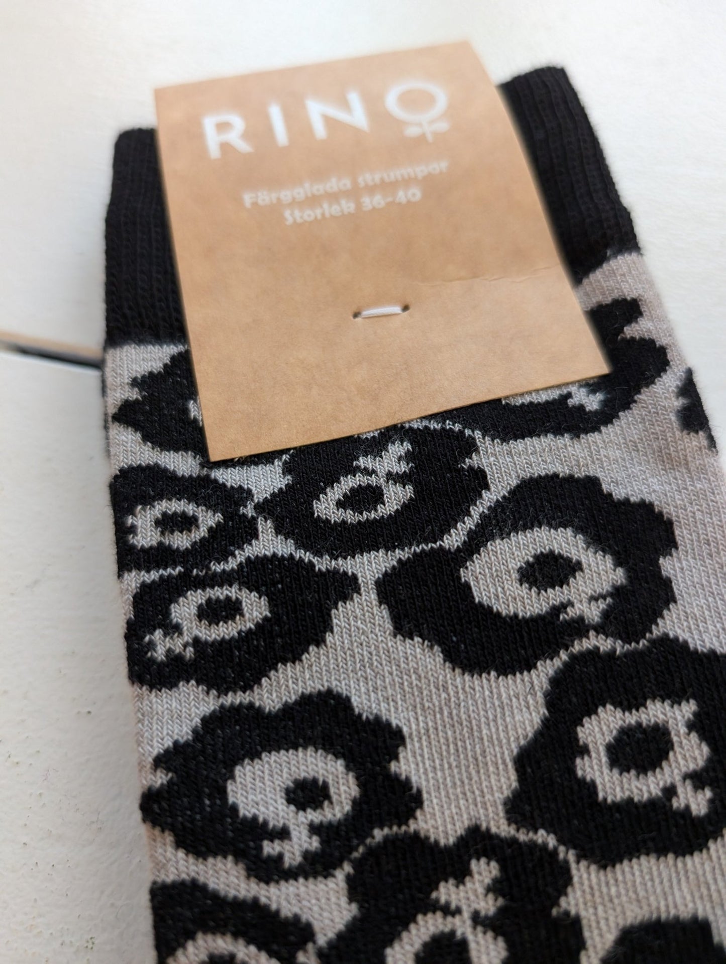Strumpor Feminist grå/svart - Rino Design Sthlm