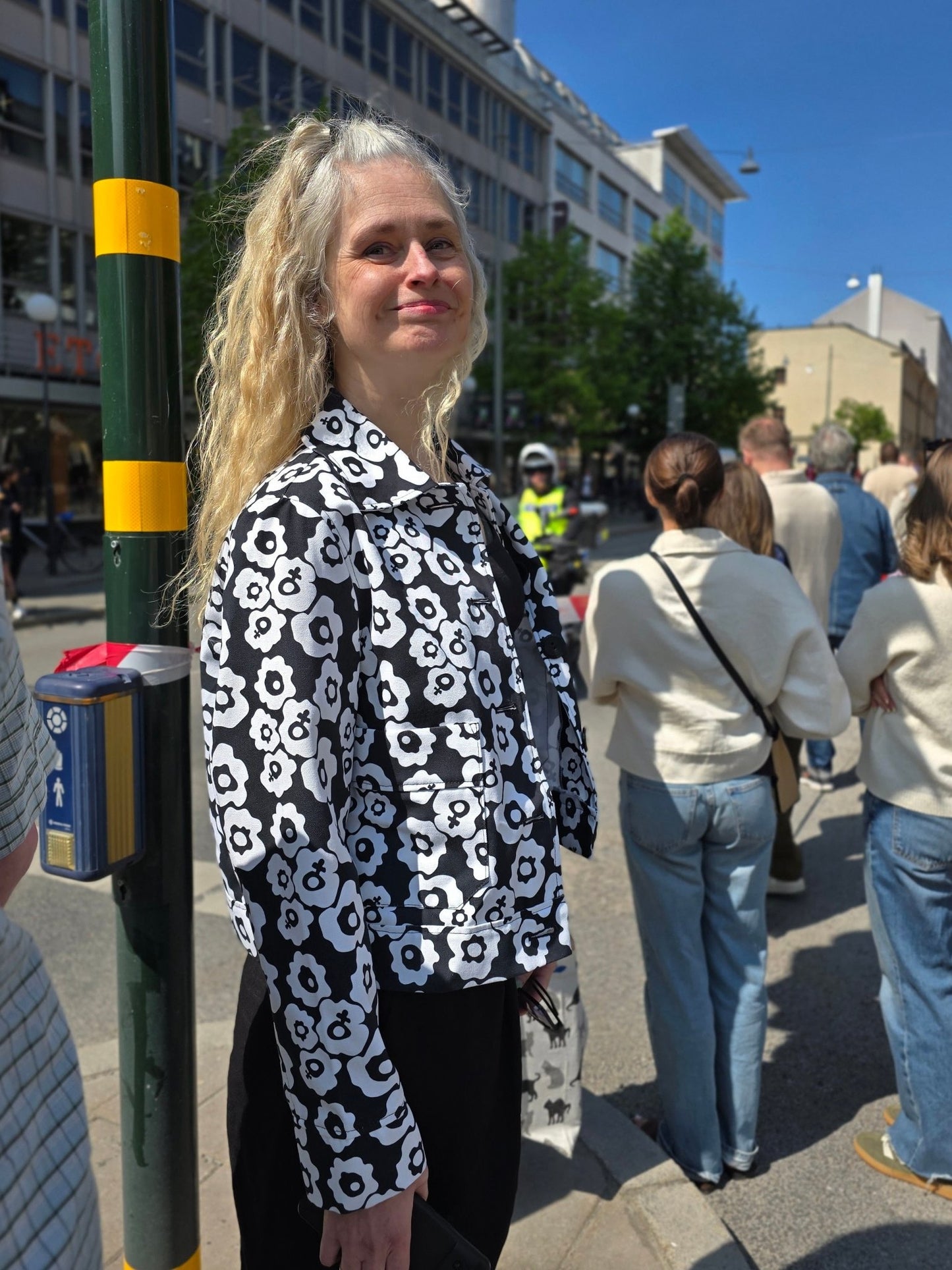 Svart/Vit Jacka Feminist - Rino Design Sthlm