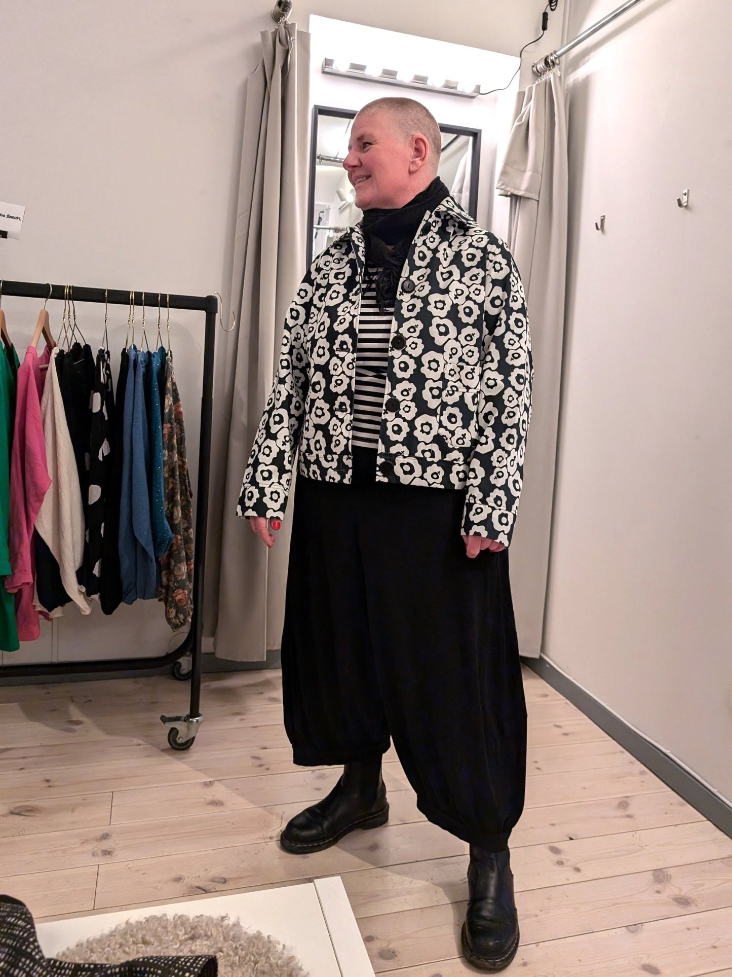 Svart/Vit Jacka Feminist - Rino Design Sthlm
