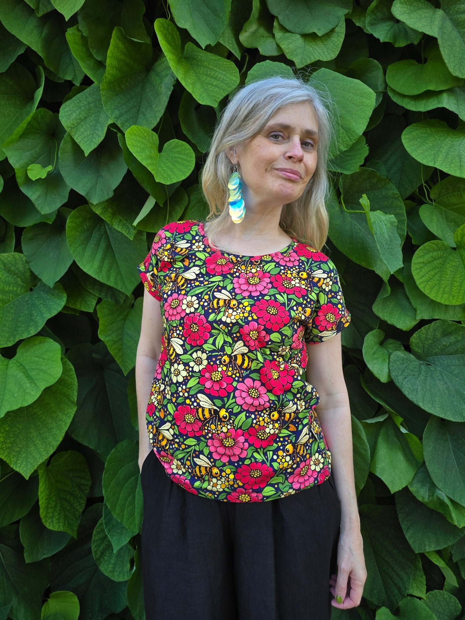 T-shirt Bee Queen | Rino T-shirt i S från Rino Design Sthlm