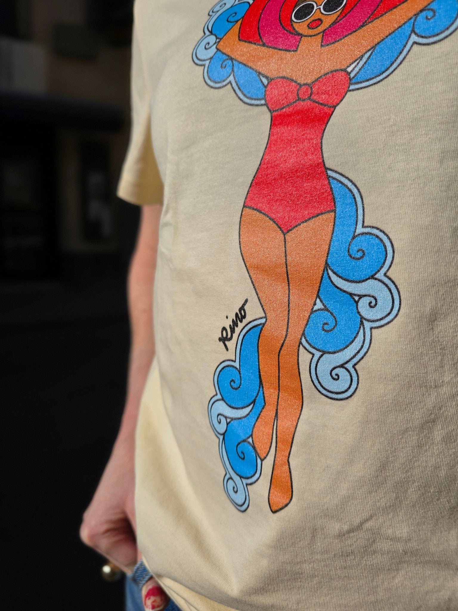 T-shirt Kvinnor som vågar | Rino Standard product i S från Rino Design Sthlm