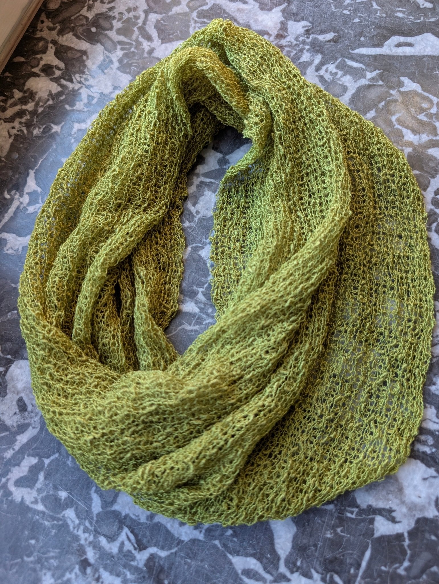 Tubsjal Finstickad Liten Olivgrön | Rino Sjal i One size från Rino Design Sthlm