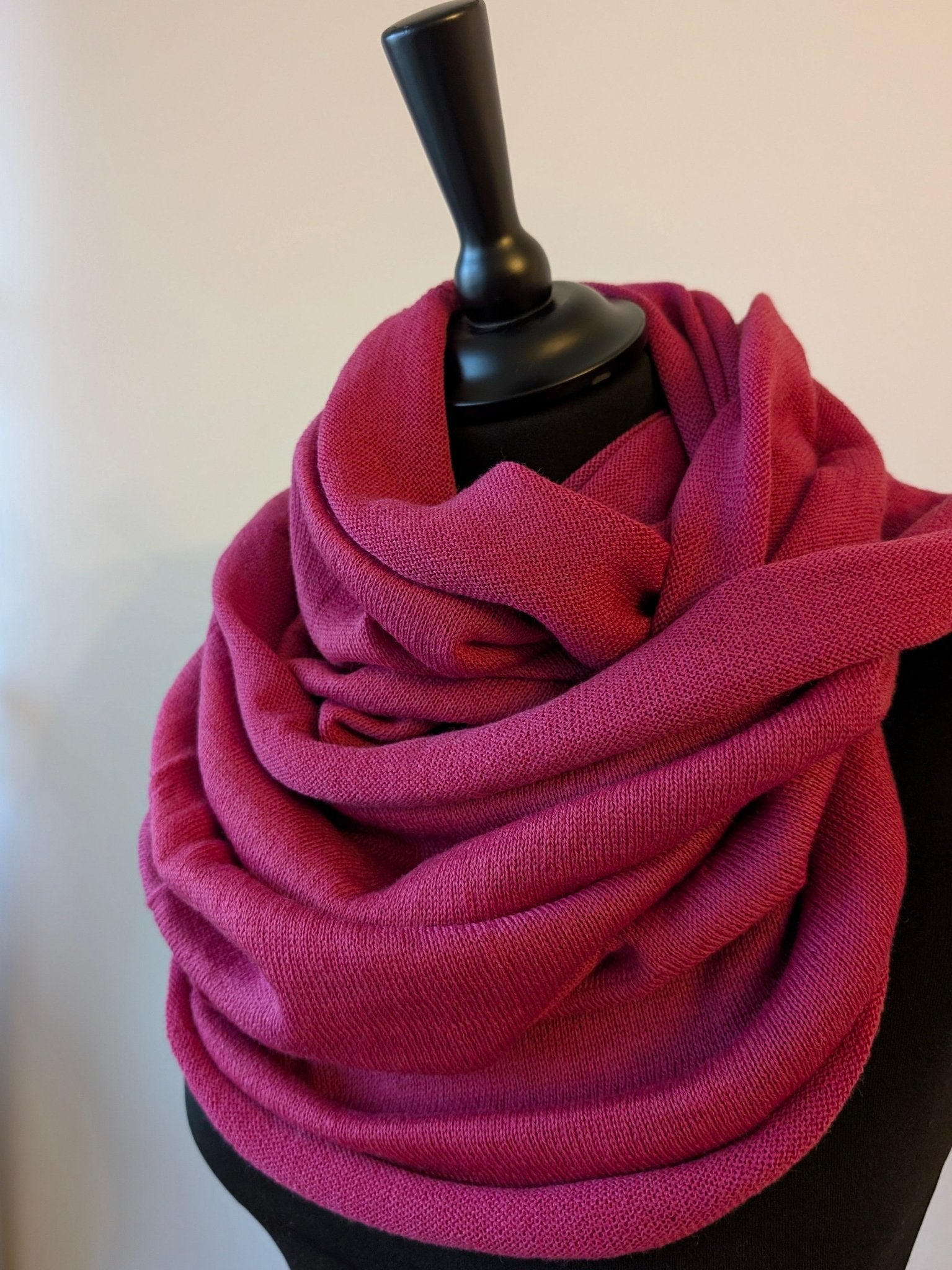 Tubsjal Ull Hallon | Rino Sjal i One size från Rino Design Sthlm