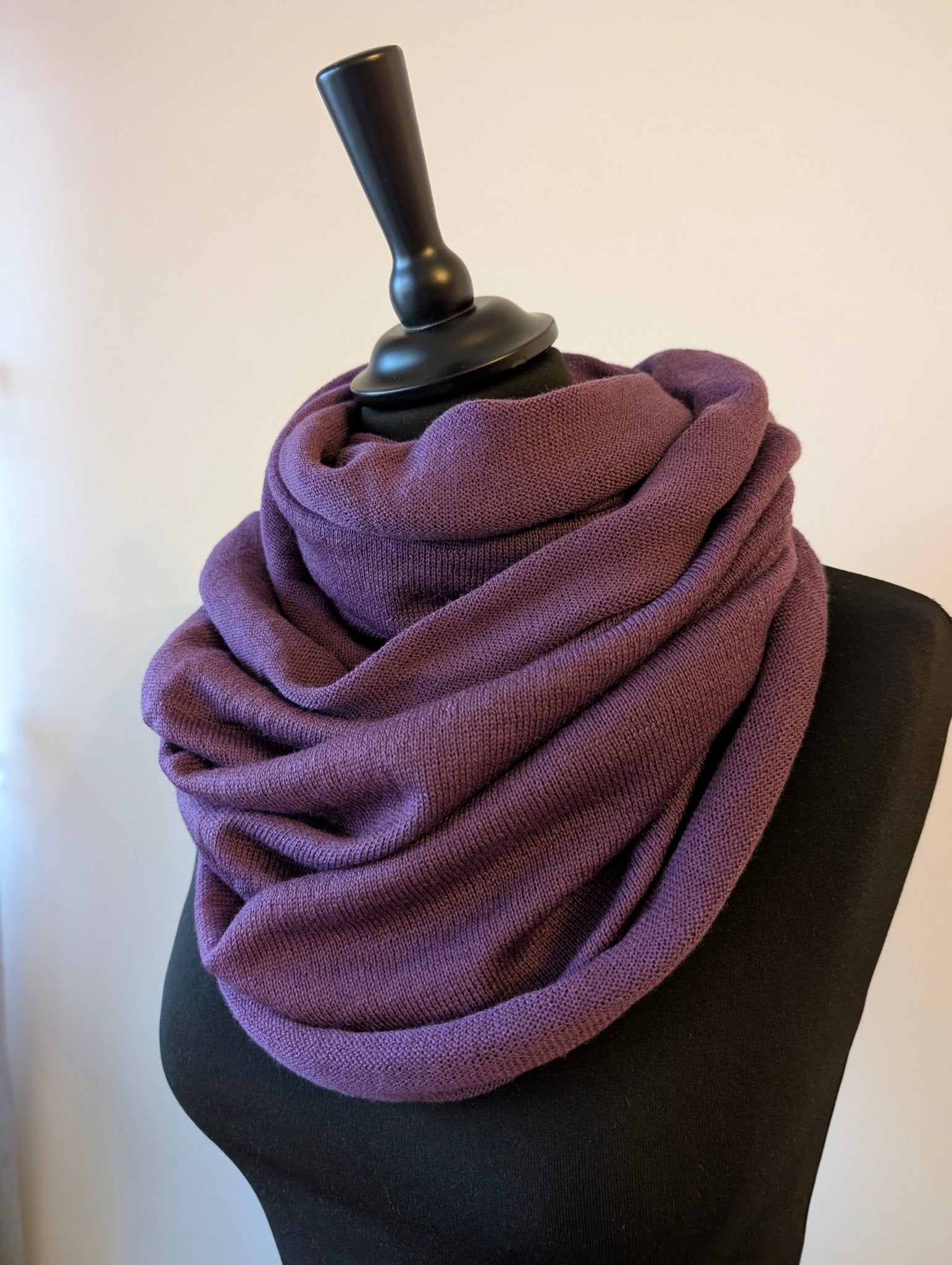 Tubsjal Ull Lila | Rino Sjal i One size från Rino Design Sthlm