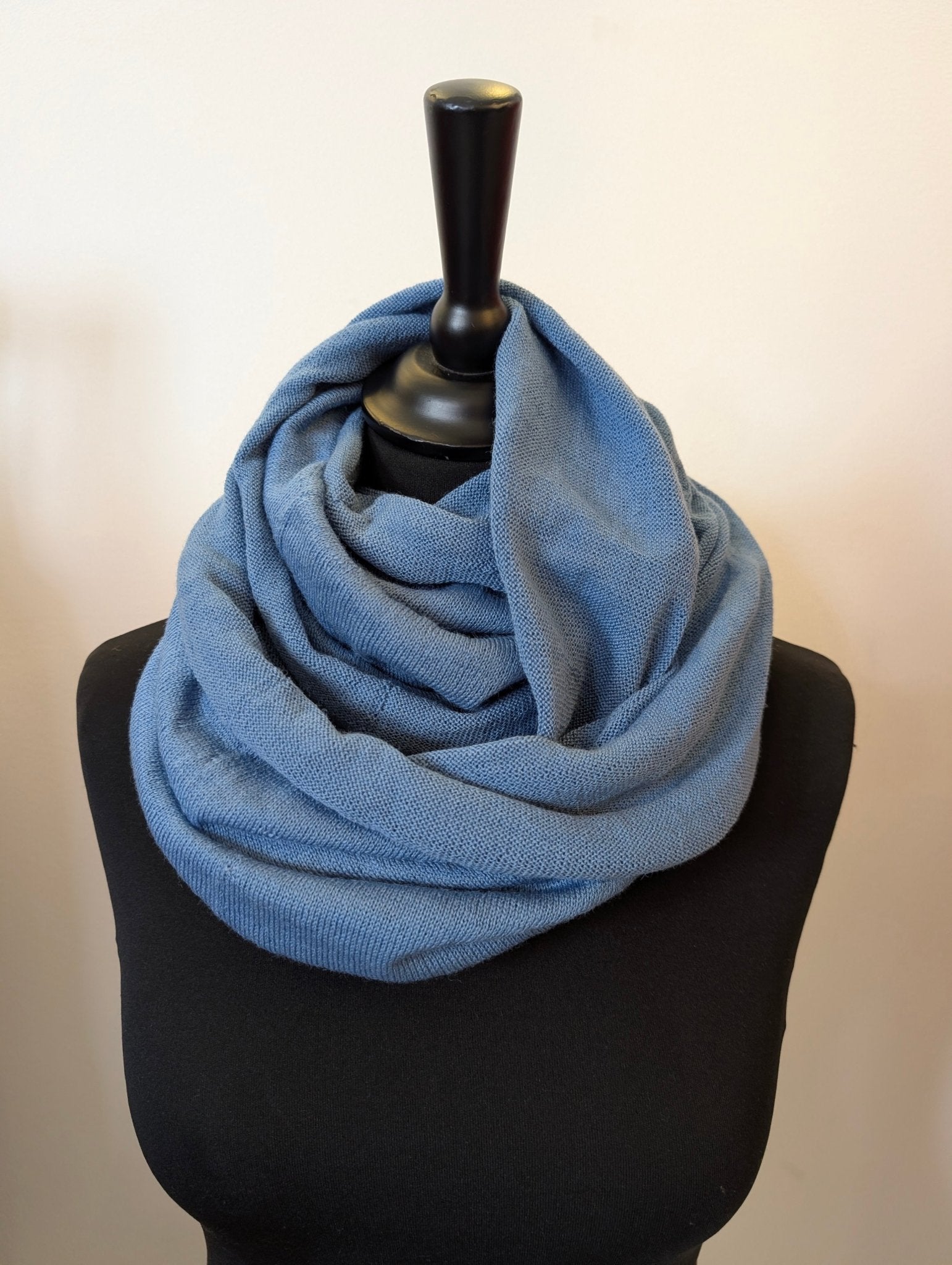 Tubsjal Ull ljust blå Sjal i One size från Rino Design Sthlm
