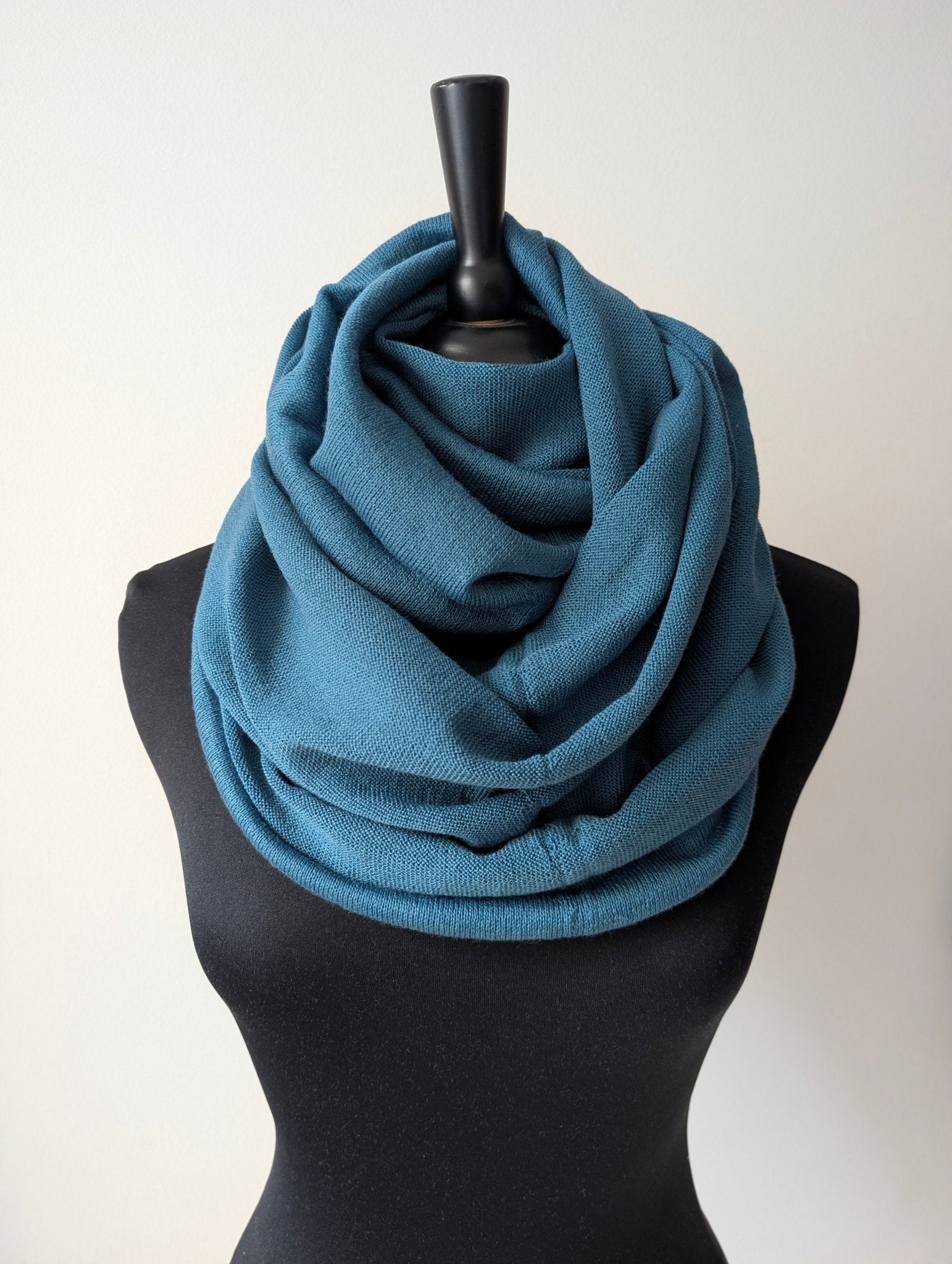 Tubsjal Ull Mellanblå | Rino Sjal i One size från Rino Design Sthlm