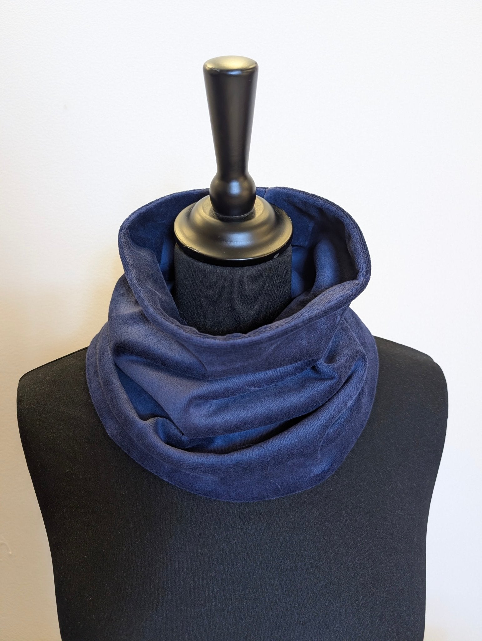 Tubsjal Velour Mörkblå | Rino Sjal i One size från Rino Design Sthlm