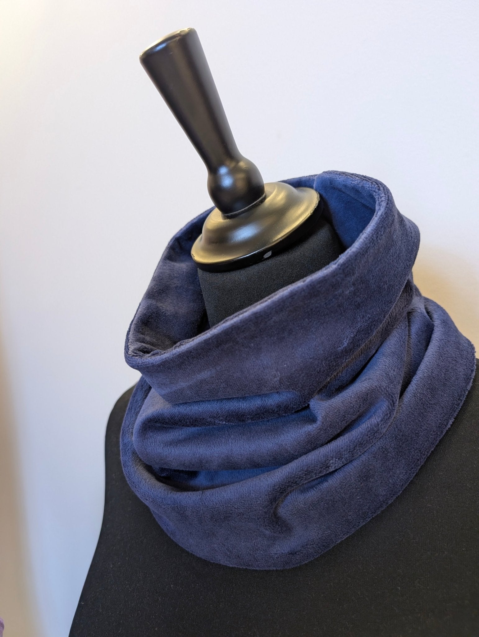 Tubsjal Velour Mörkblå | Rino Sjal i One size från Rino Design Sthlm