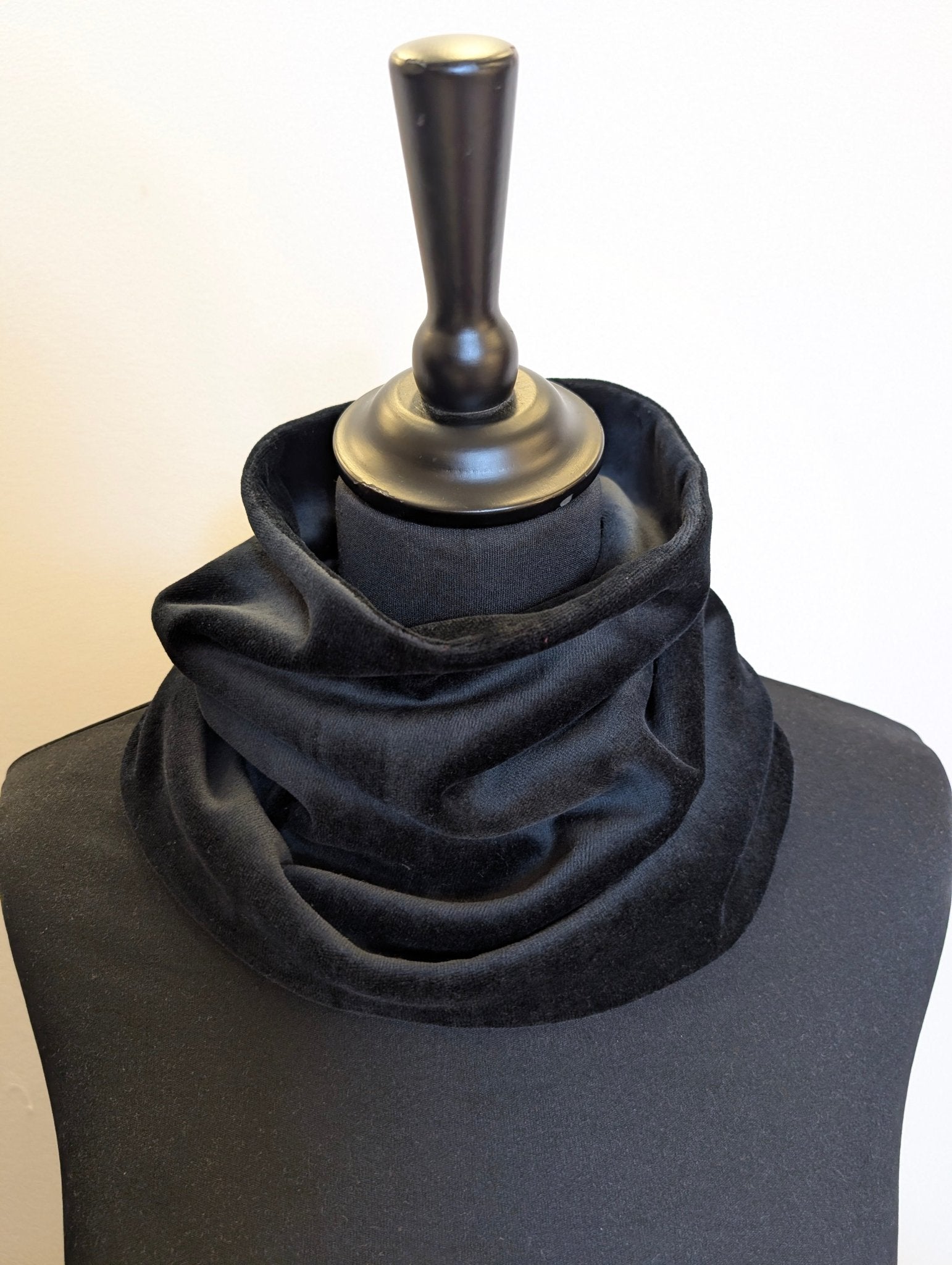 Tubsjal Velour Svart | Rino Sjal i One size från Rino Design Sthlm